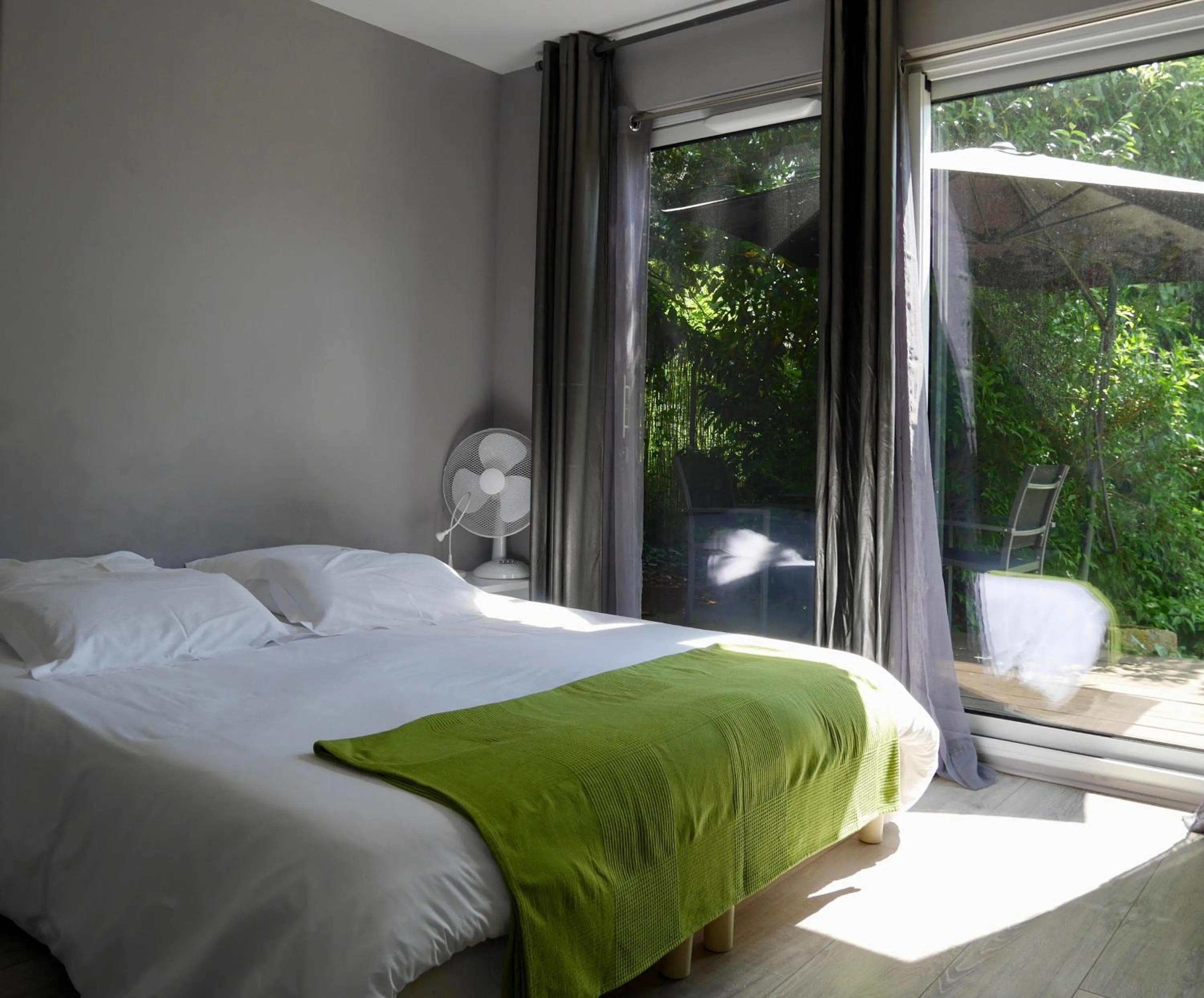 Balcony/Terrace, Bed in Les Cabanes de Do
