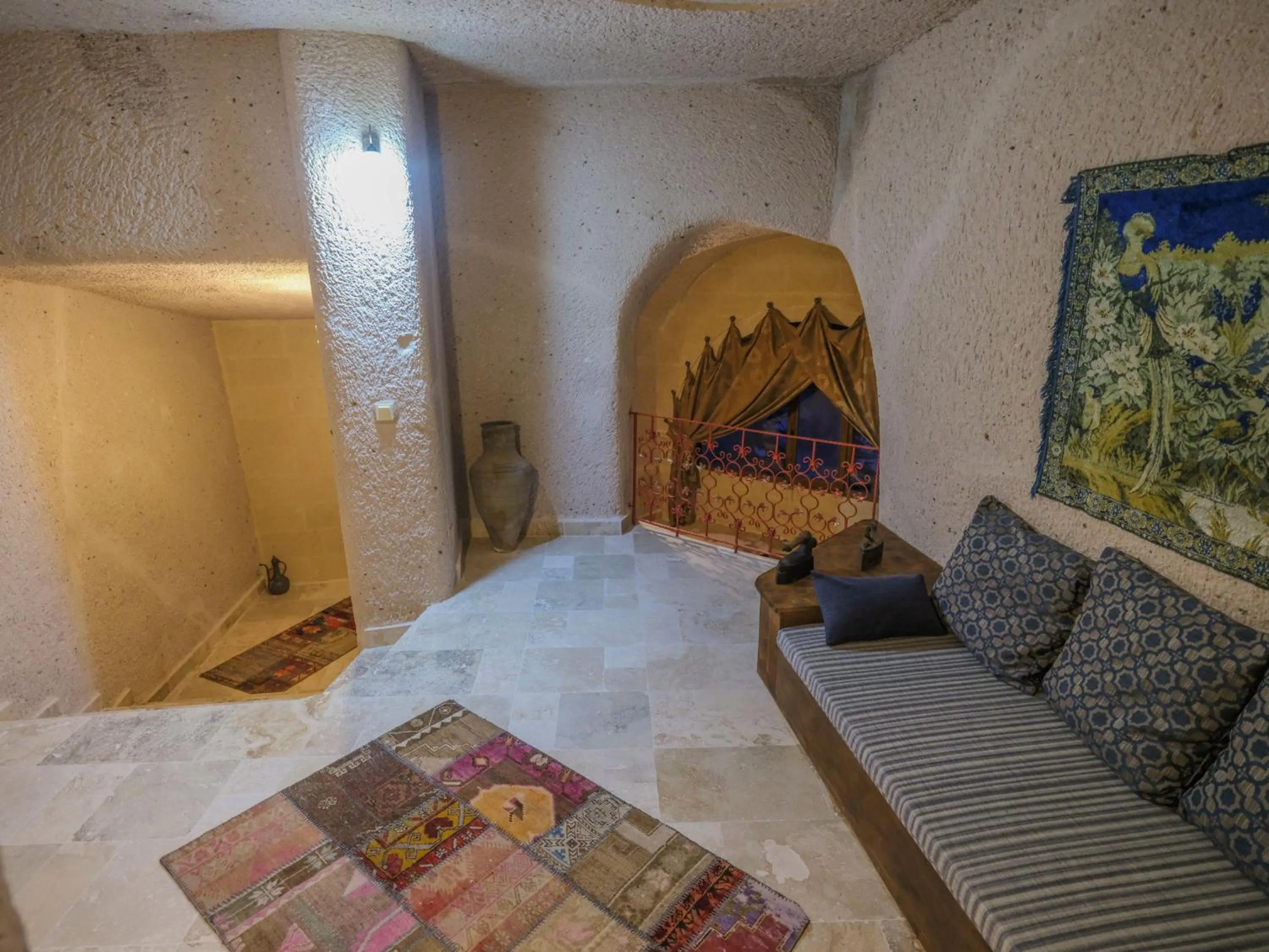 Kalsedon Cave Suites