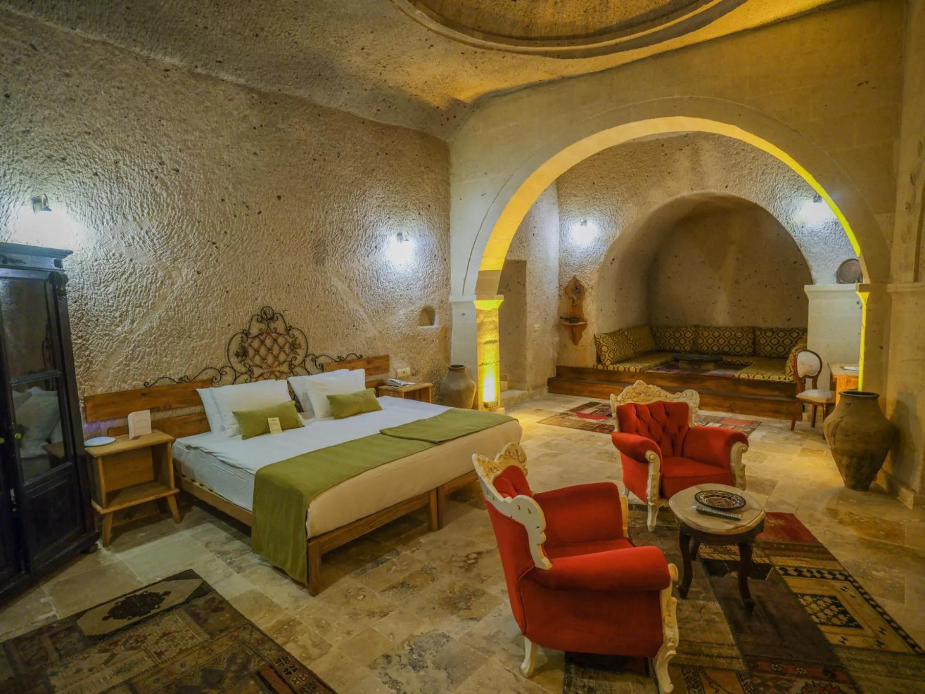 Kalsedon Cave Suites