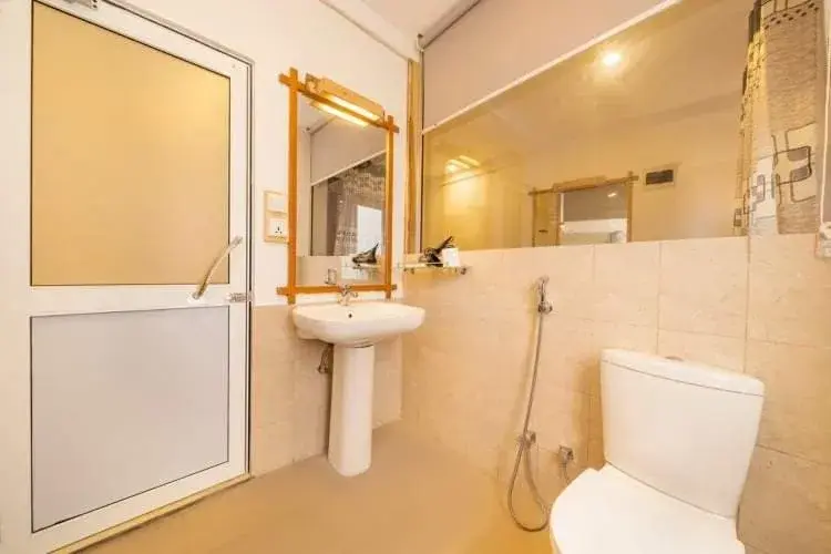 Shower in 3 Arch Resort Ella Shower in 3 Arch Resort Ella