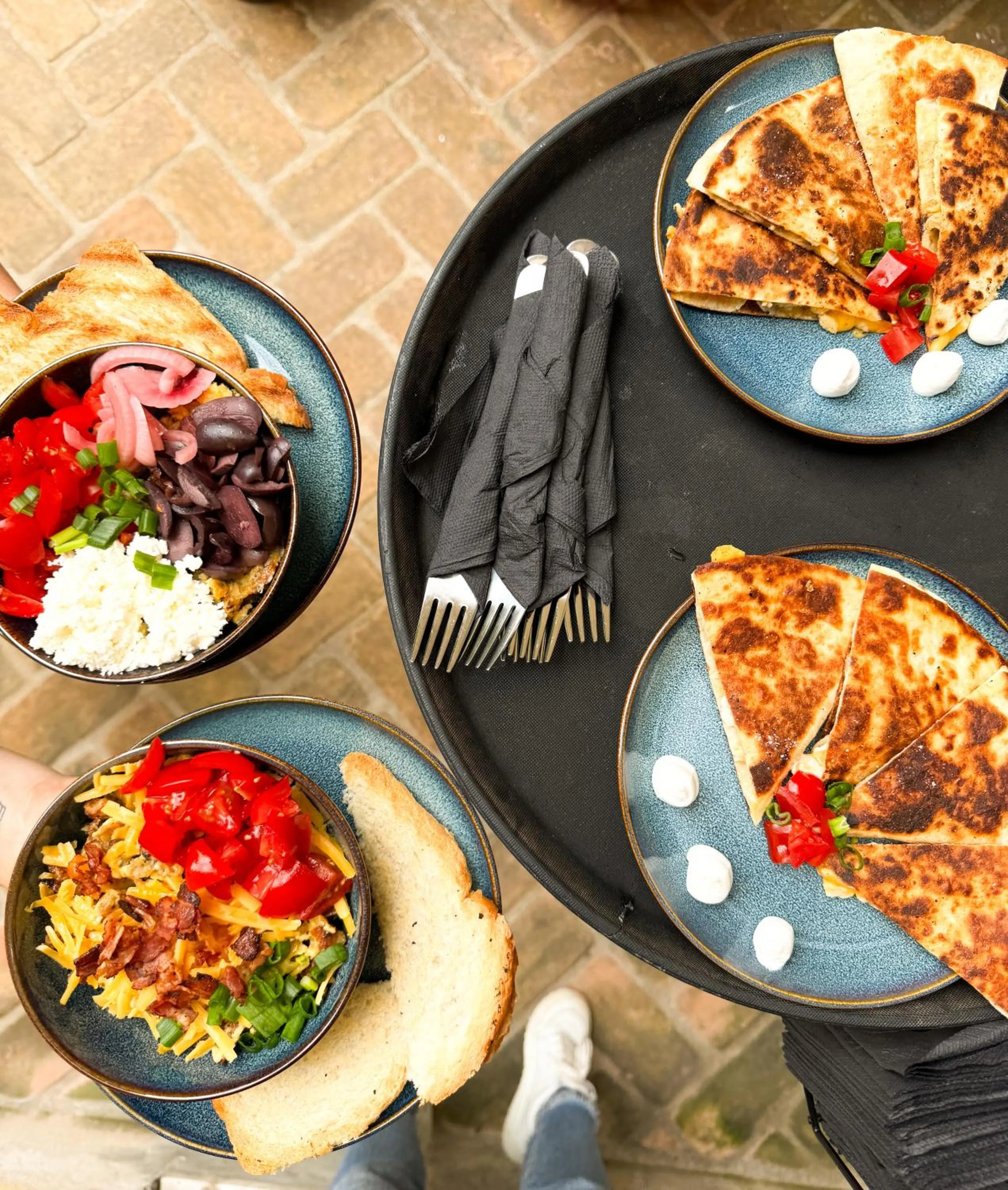 Food and drinks in Seven Cafe and Hotel