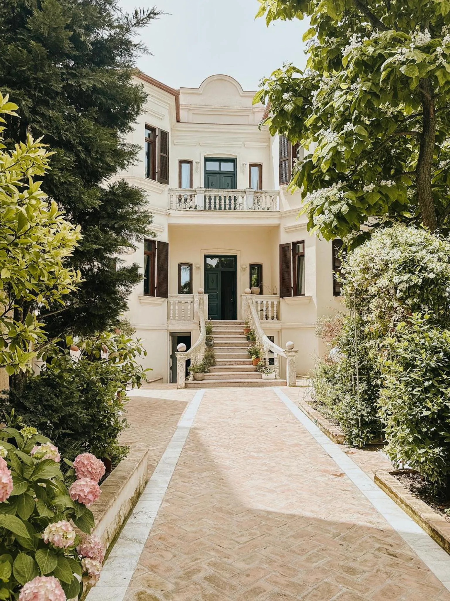 Seven Cafe and Hotel