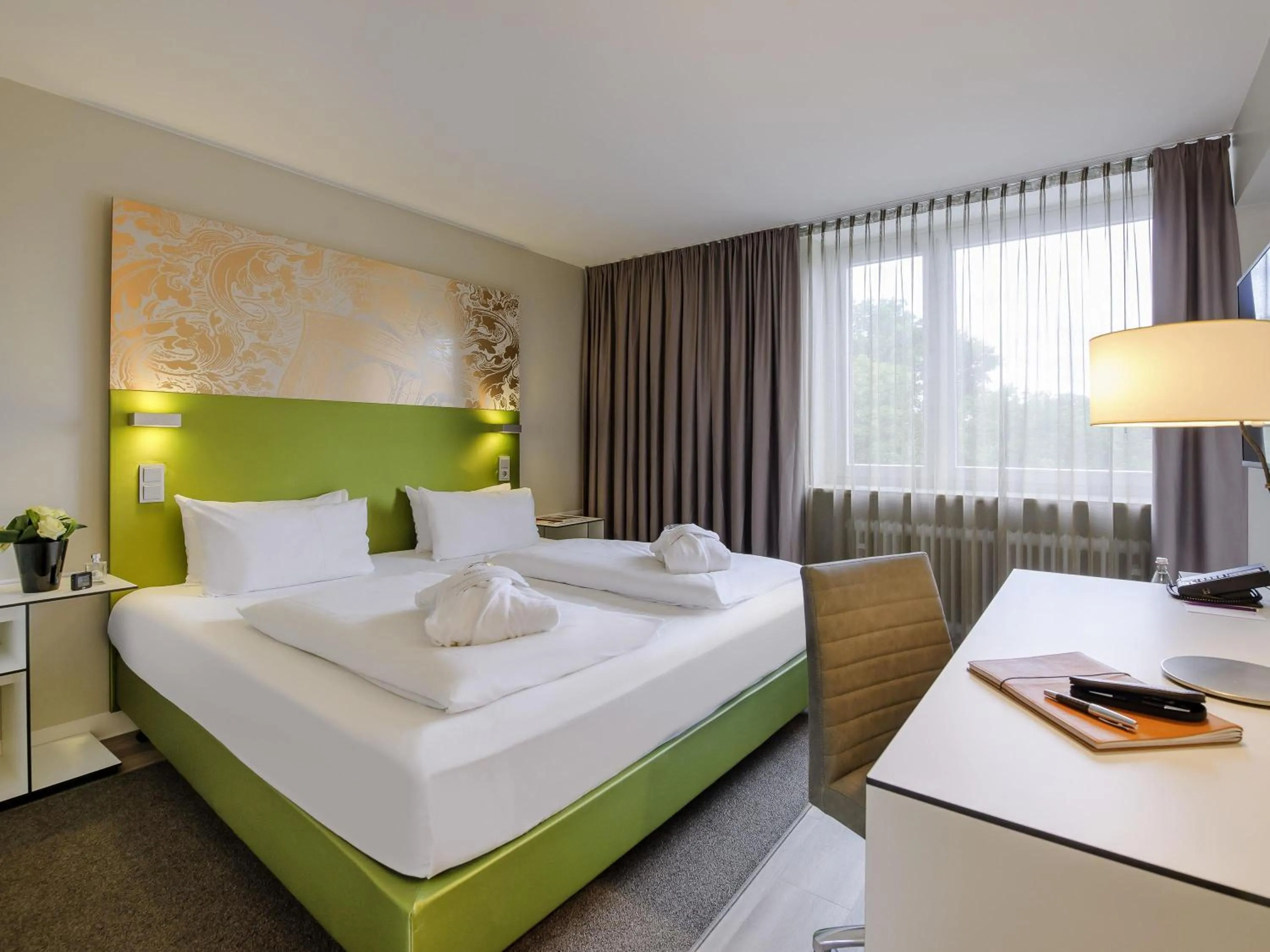 Bedroom, Bed in Congress Hotel Mercure Nürnberg an der Messe