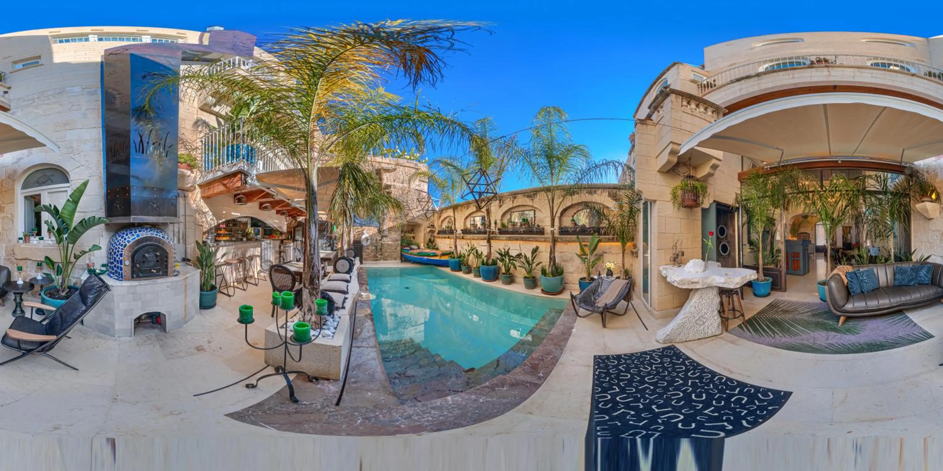 Swimming pool in Lulu Boutique Hotel