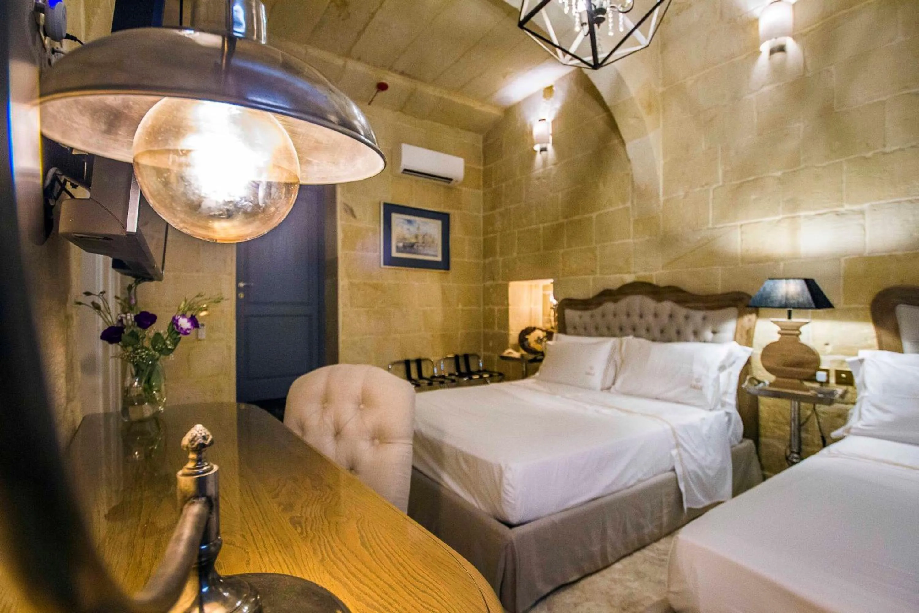 Bedroom, Bed in Lulu Boutique Hotel