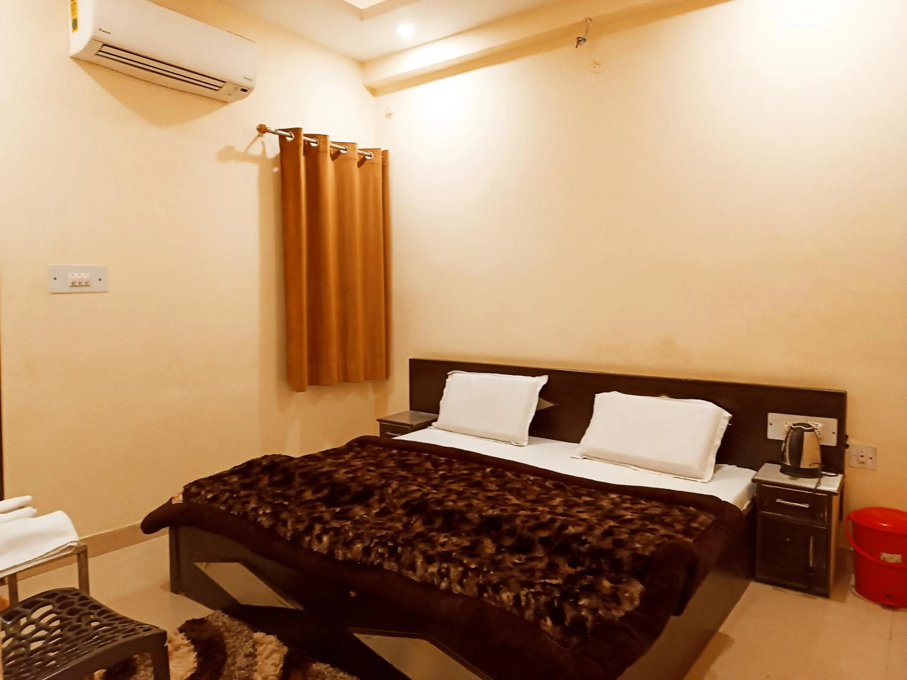 Photo of the whole room, Bed in Hotel Orange Classic