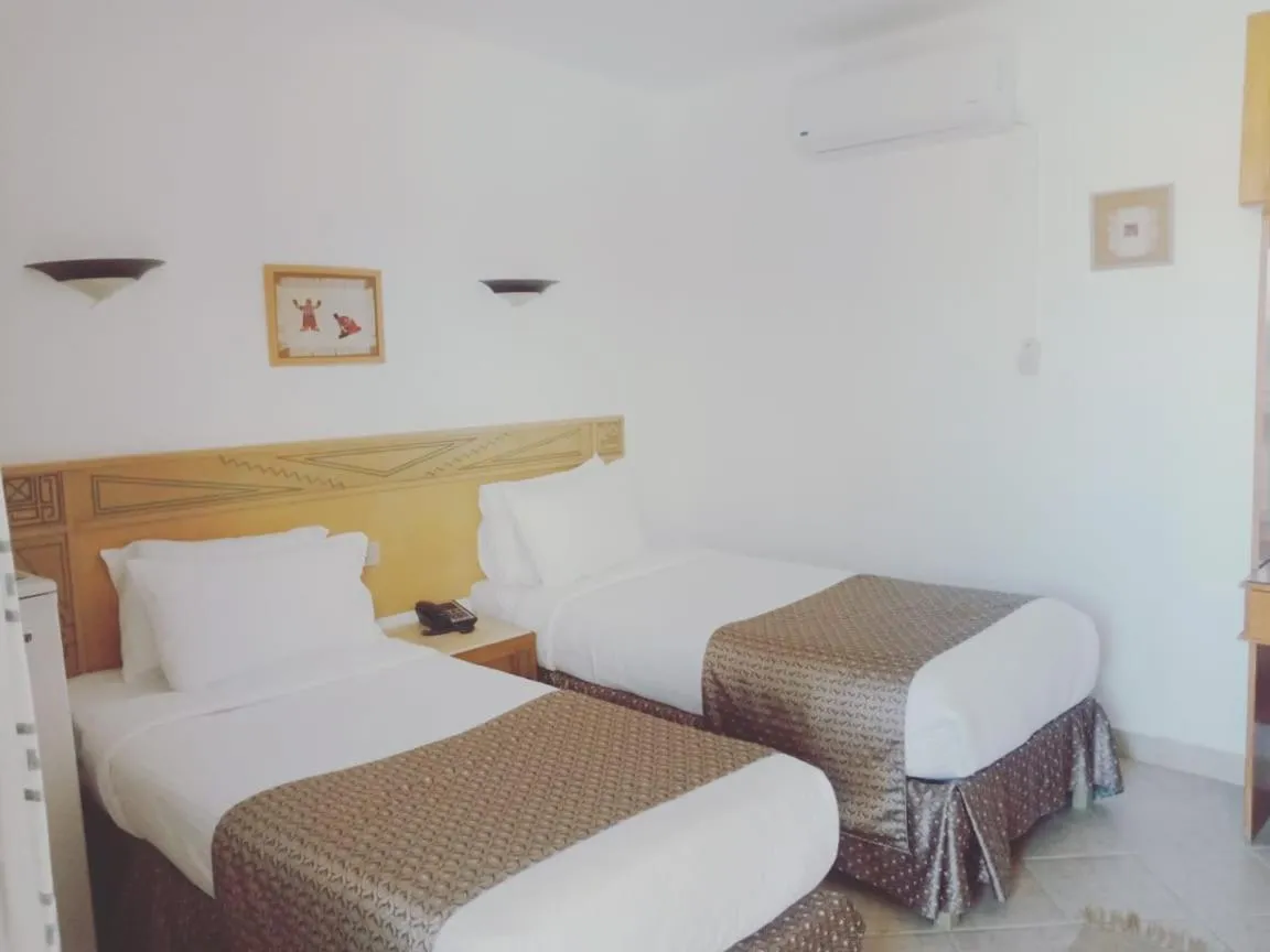 Bedroom in Green Leaves Hotel