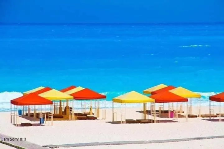 Swimming pool in Green Leaves Hotel