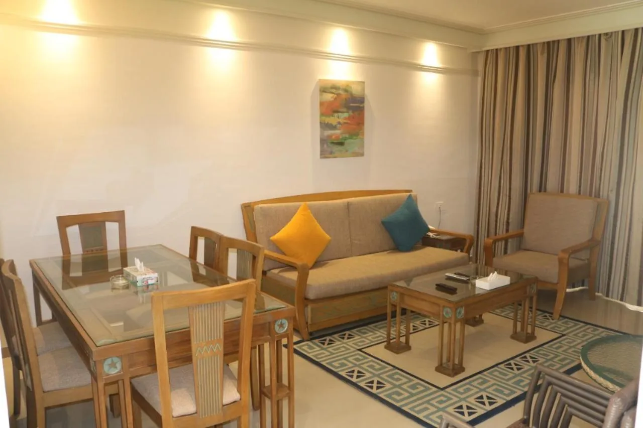 Living room in Green Leaves Hotel