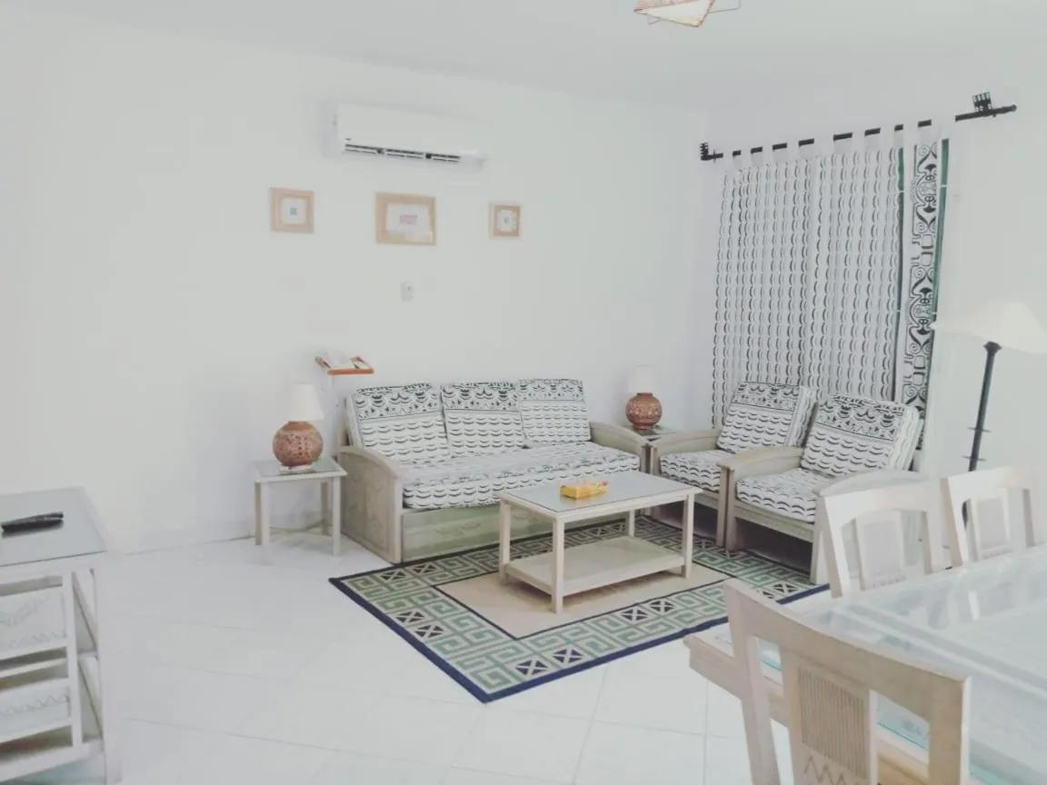 Living room in Green Leaves Hotel