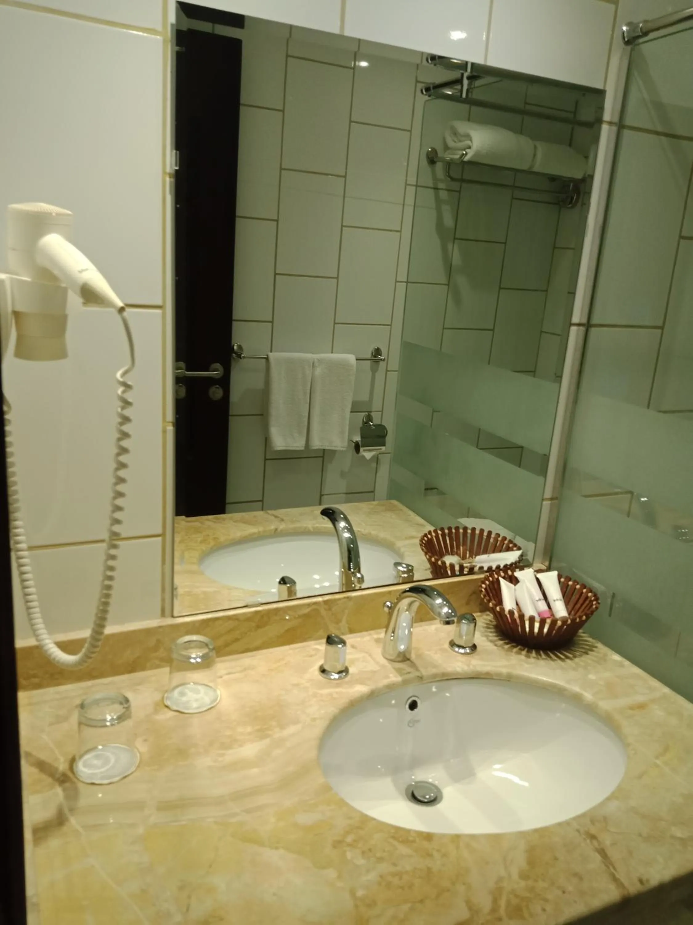 Bathroom in Green Leaves Hotel