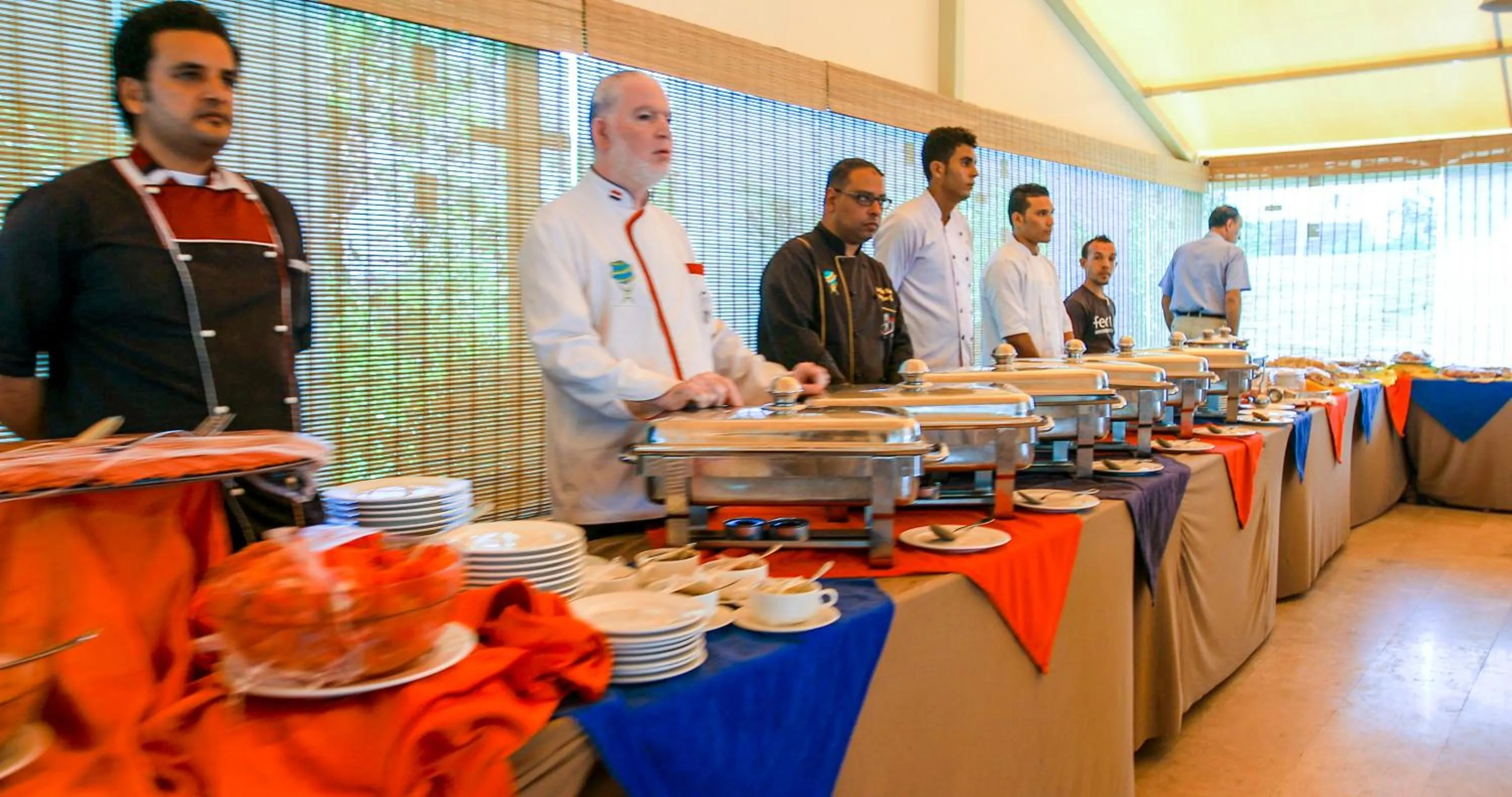 Restaurant/places to eat in Green Leaves Hotel