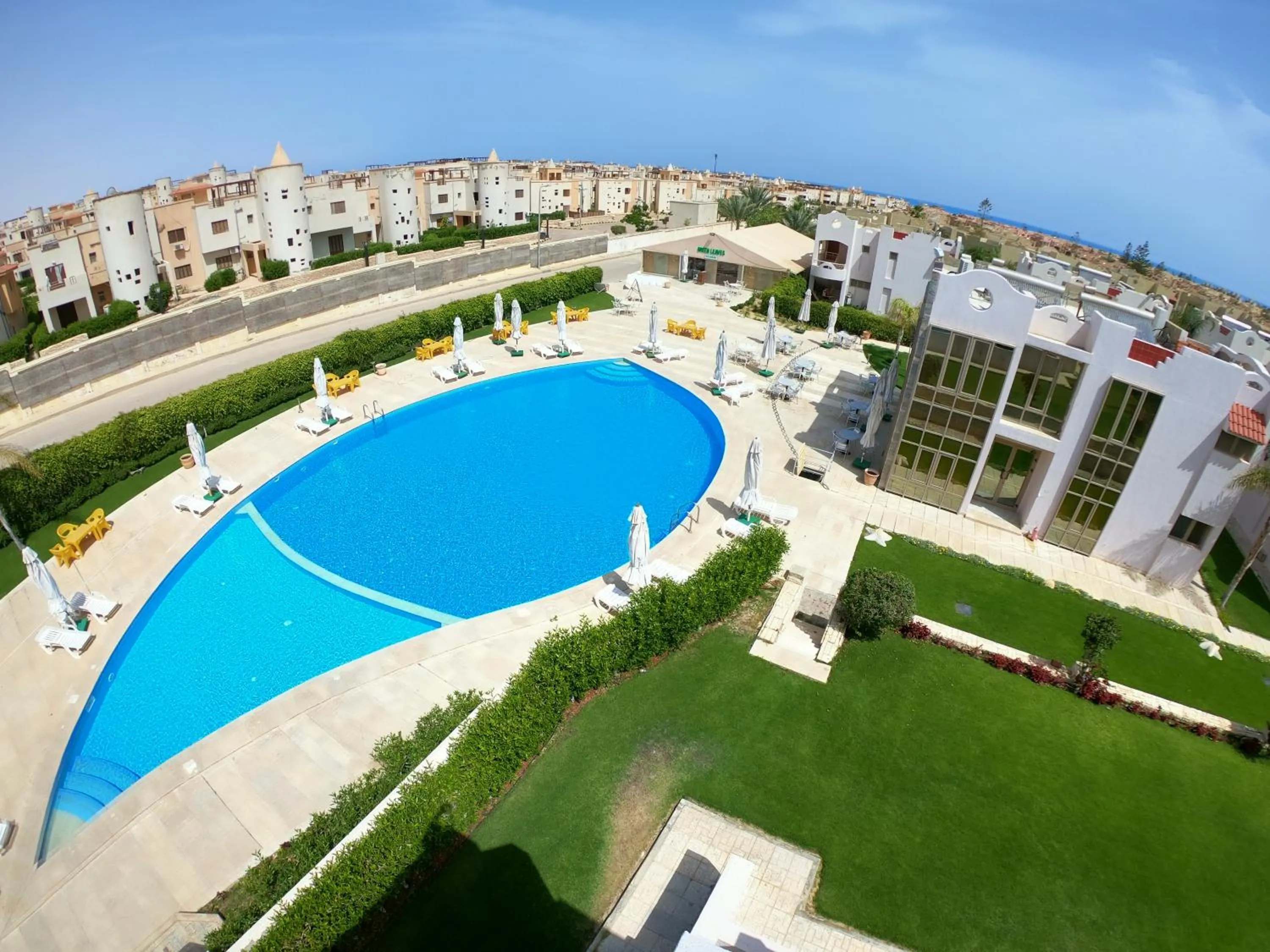 Swimming pool in Green Leaves Hotel