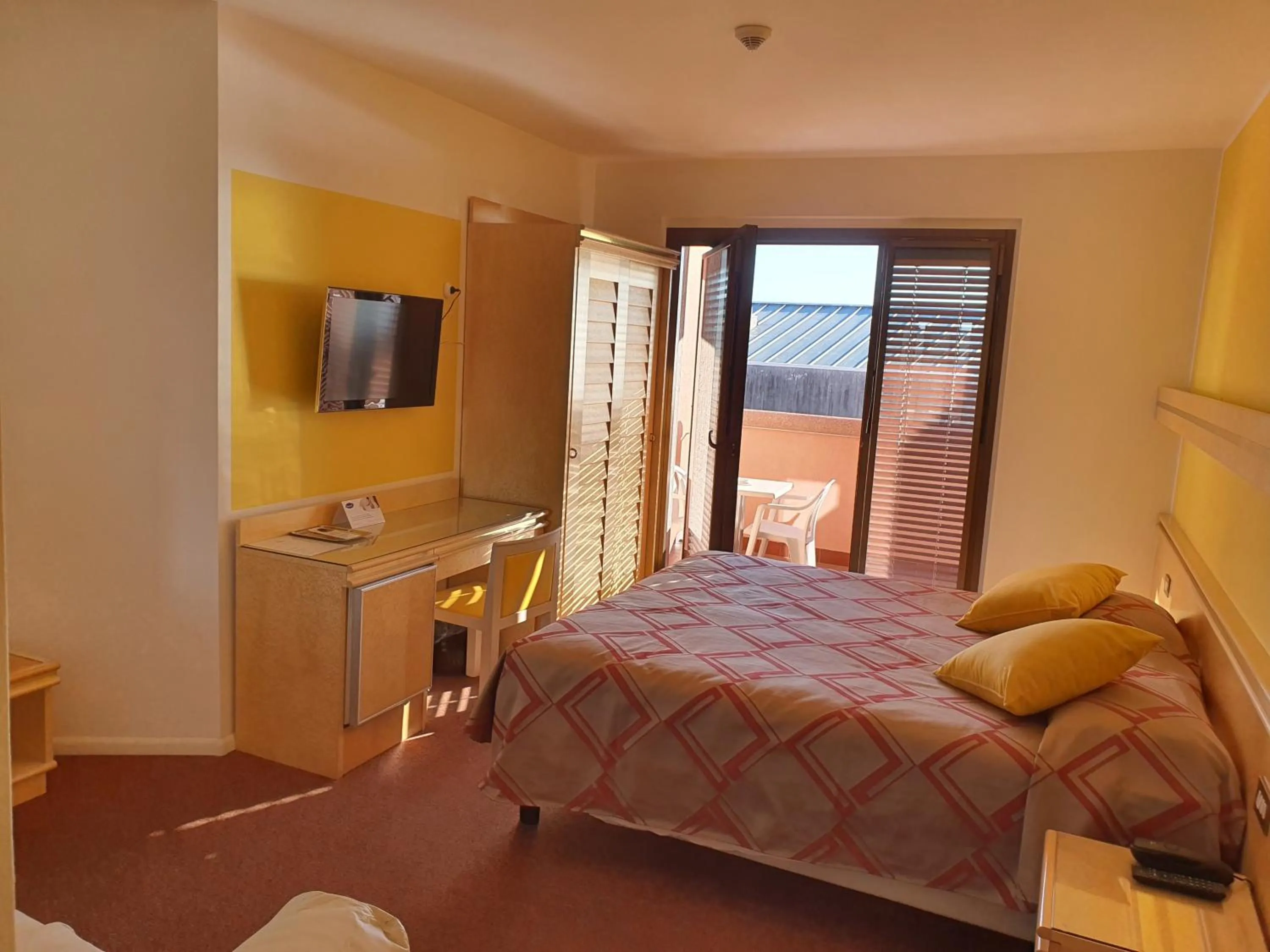 Photo of the whole room, Bed in Hotel Antares