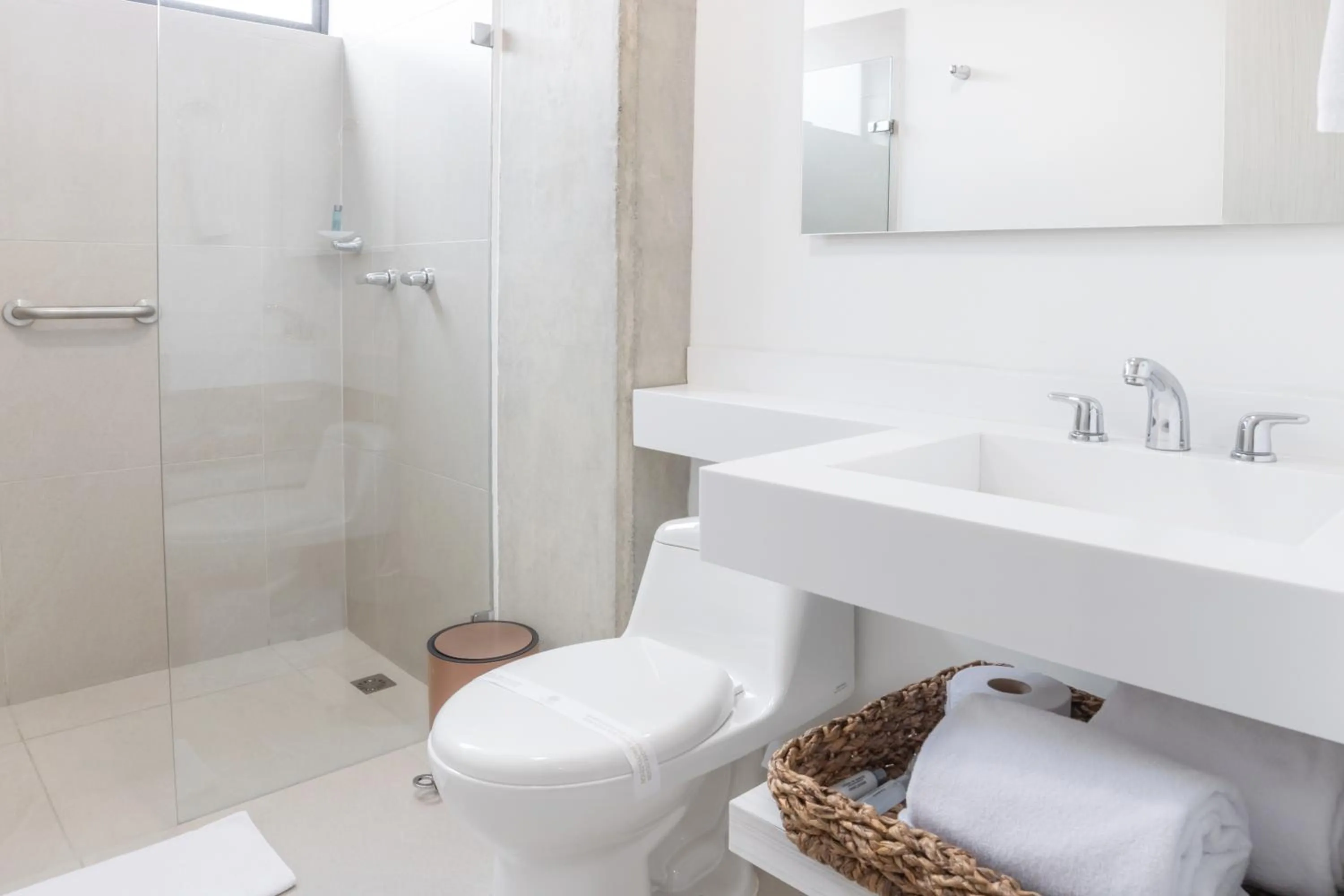 Shower in Origen Local Suites