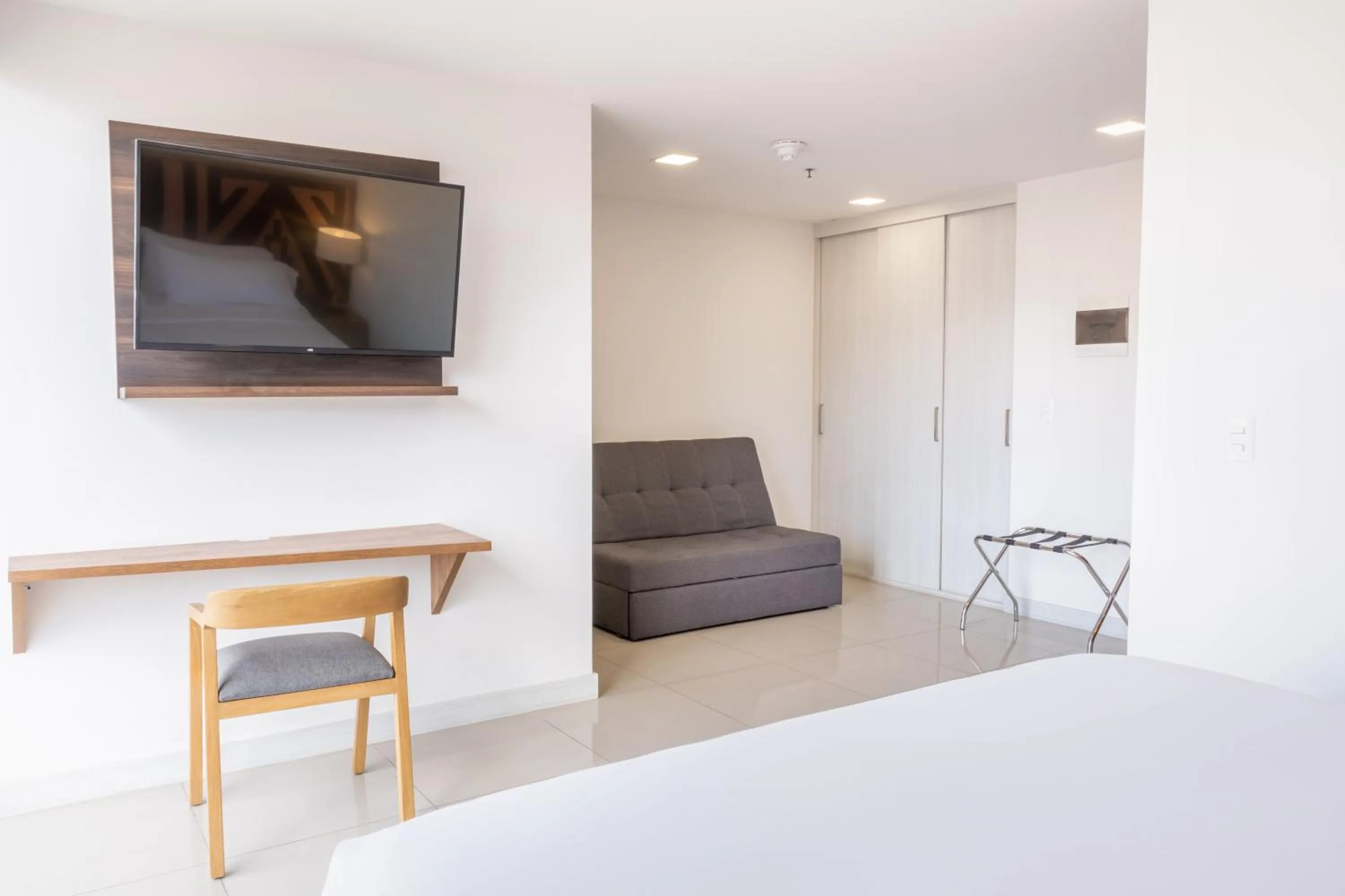 TV and multimedia in Origen Local Suites