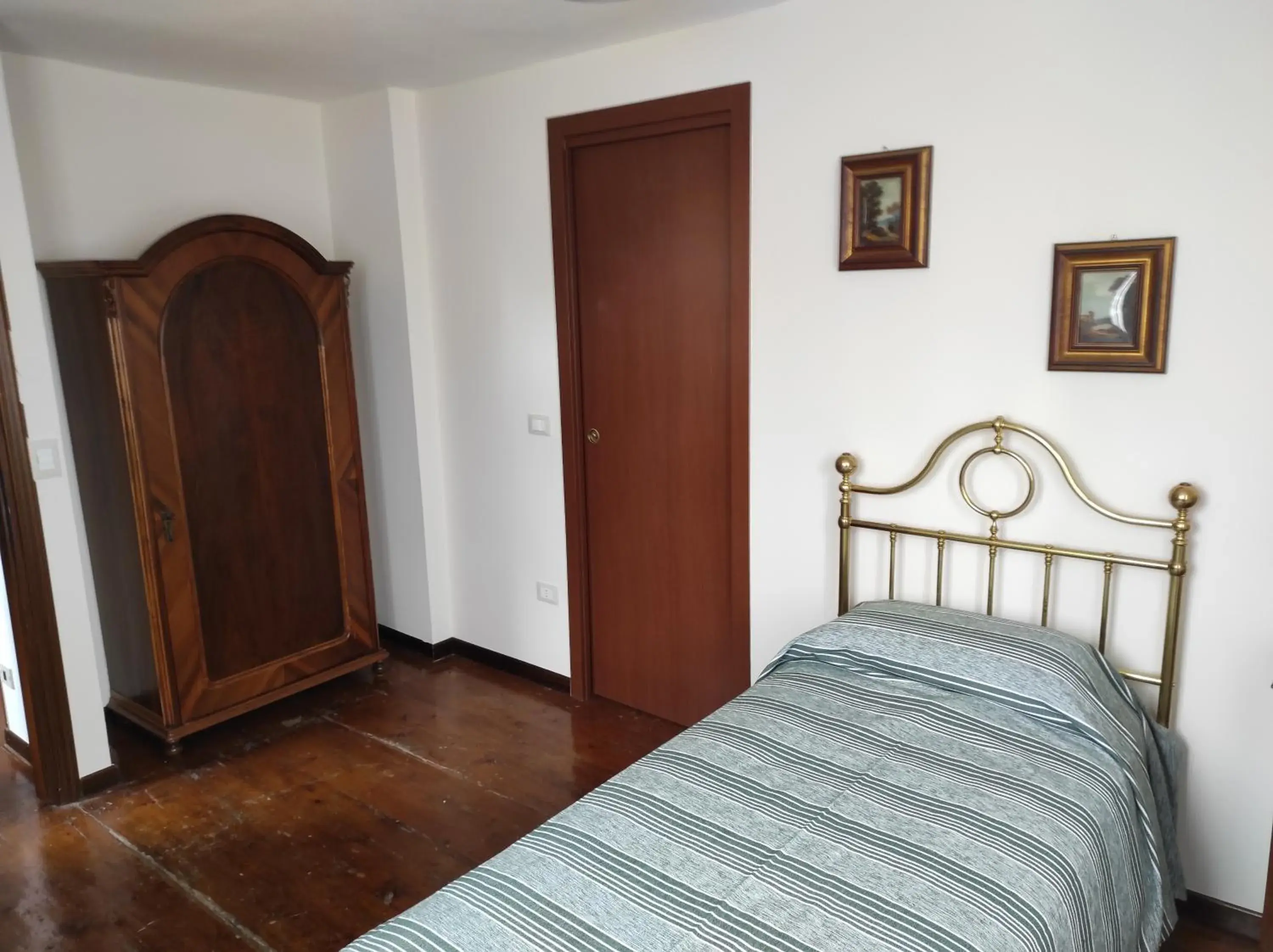 Single Room with Bathroom - single occupancy in Villa Flangini Single Room with Bathroom - single occupancy in Villa Flangini