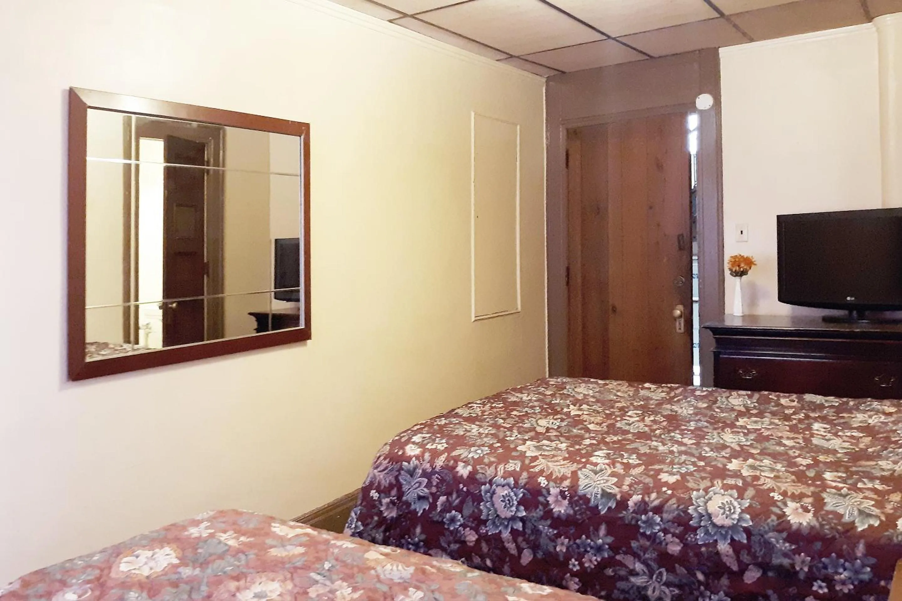 Bedroom in OYO Hotel Bradford Main St PA