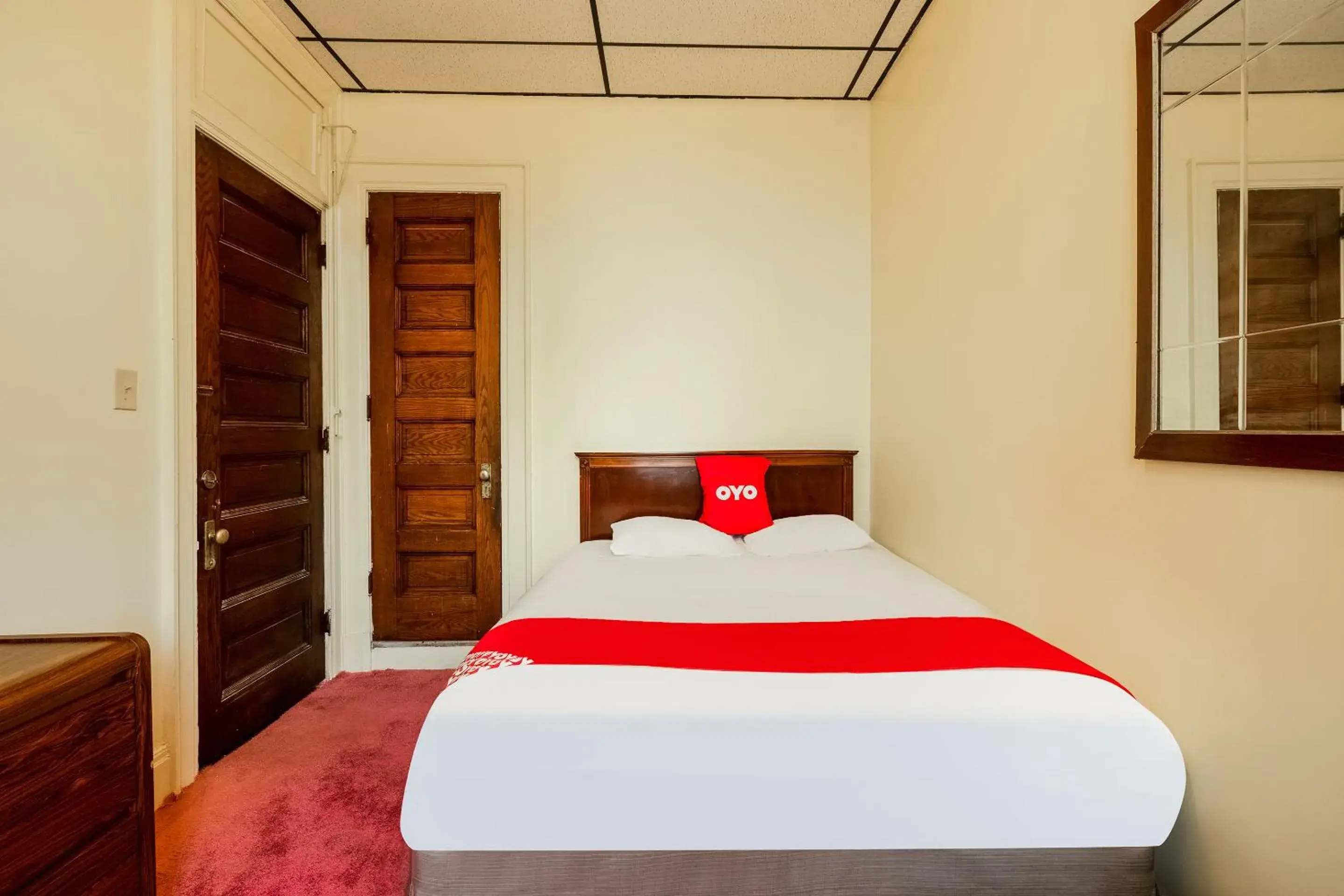 Queen Room with Shared Bathroom in OYO Hotel Bradford Main St PA Queen Room with Shared Bathroom in OYO Hotel Bradford Main St PA