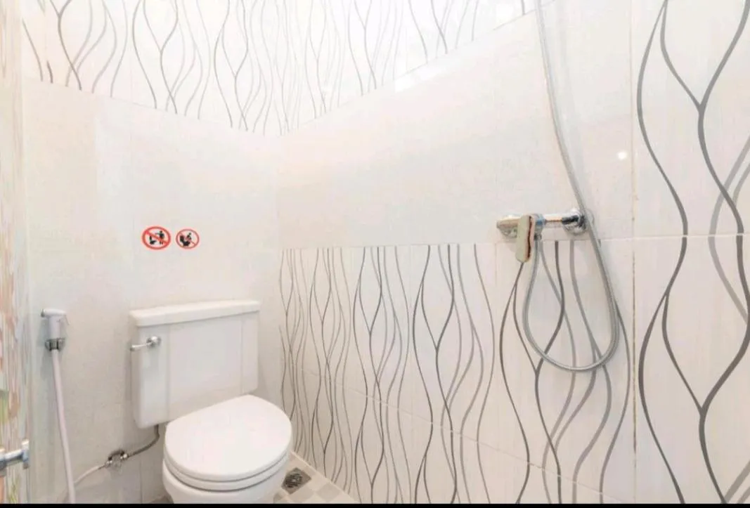 Shower in Ozora Tiying Tutul Hostel Canggu