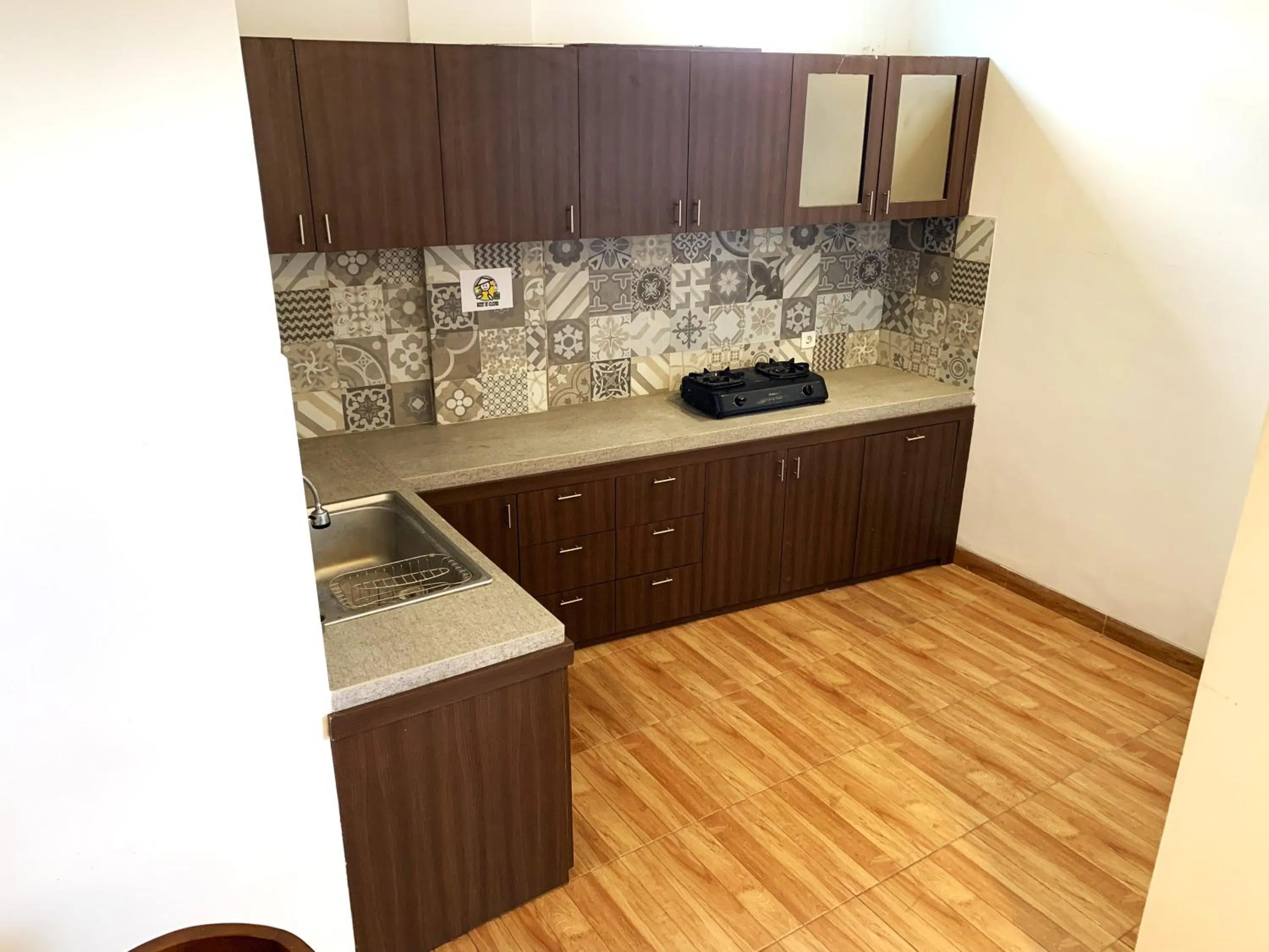 Kitchen or kitchenette in Ozora Tiying Tutul Hostel Canggu