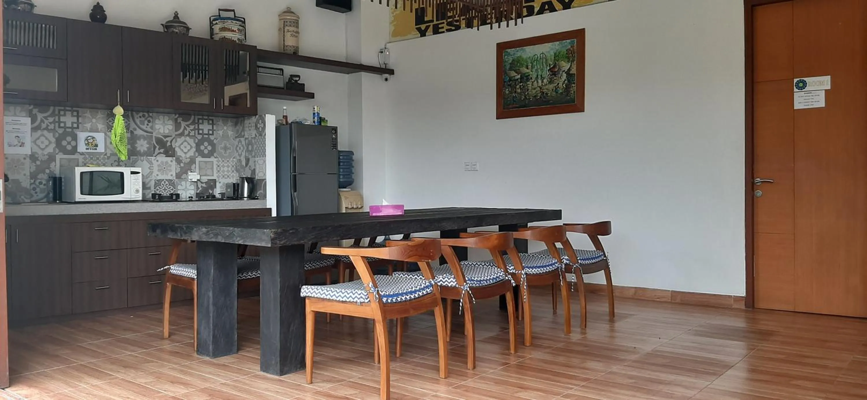 Kitchen or kitchenette in Ozora Tiying Tutul Hostel Canggu