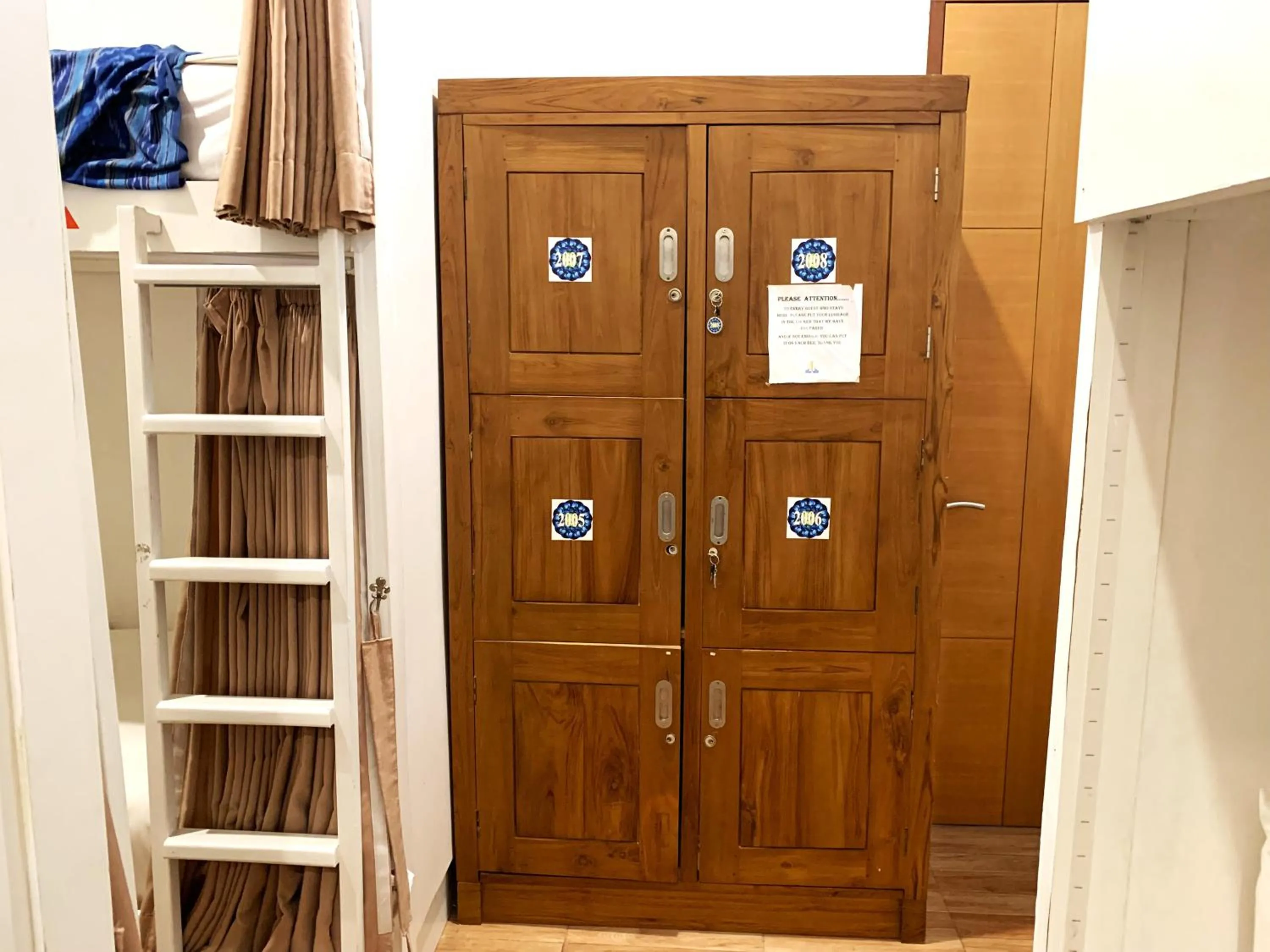 wardrobe in Ozora Tiying Tutul Hostel Canggu