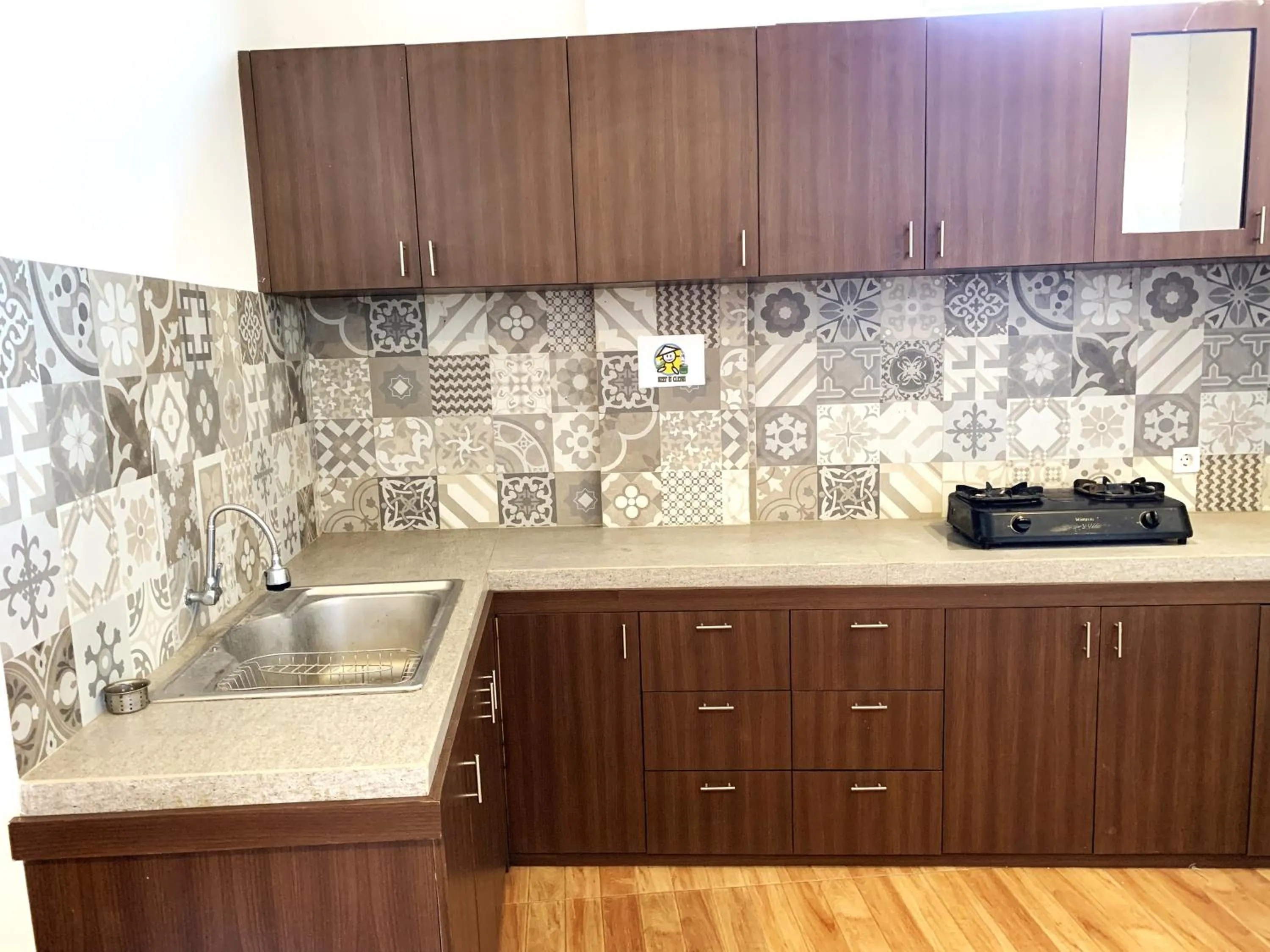 Kitchen or kitchenette in Ozora Tiying Tutul Hostel Canggu