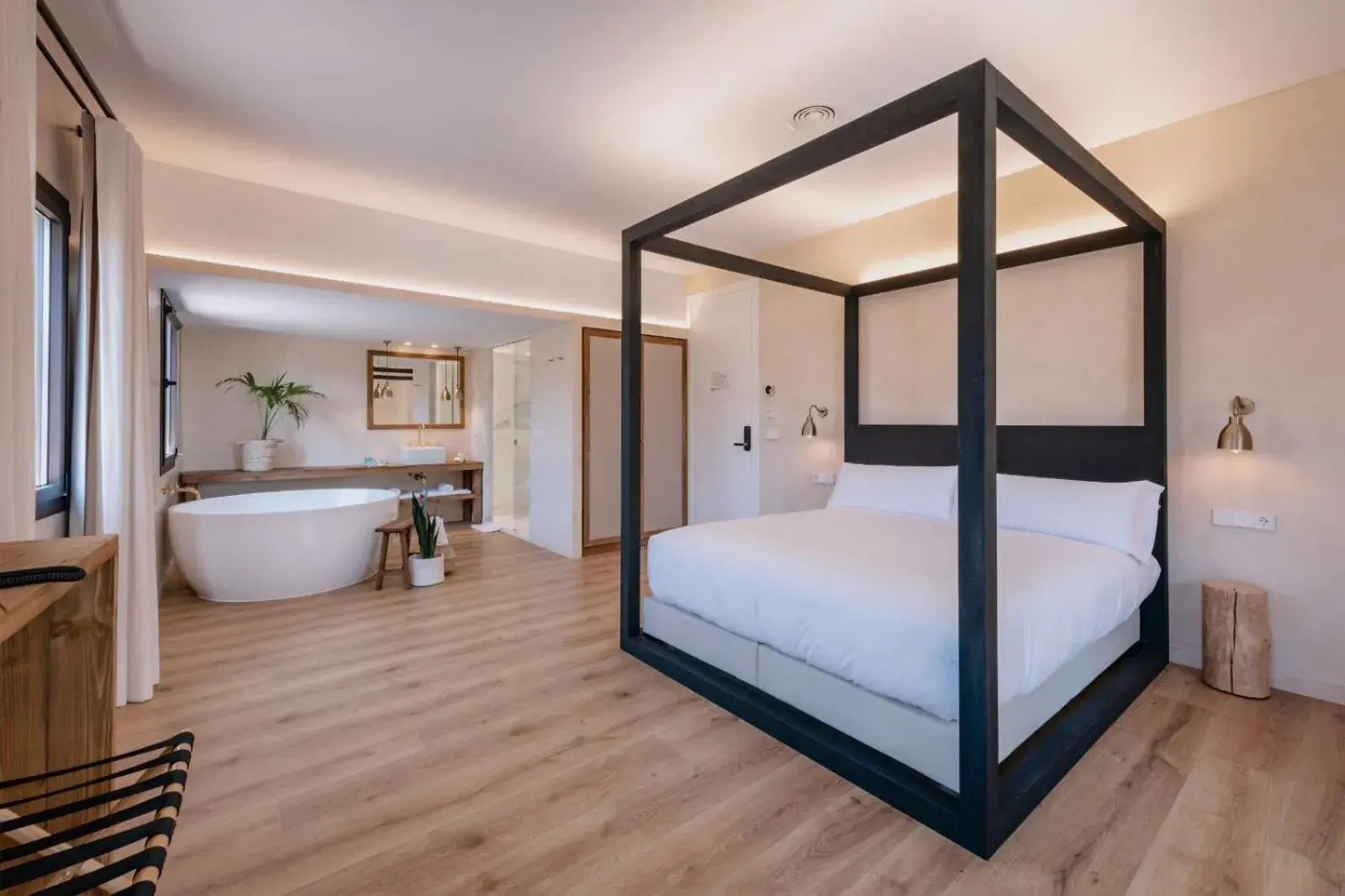 Photo of the whole room, Bed in Hotel Palau Macelli & Spa Photo of the whole room, Bed in Hotel Palau Macelli & Spa