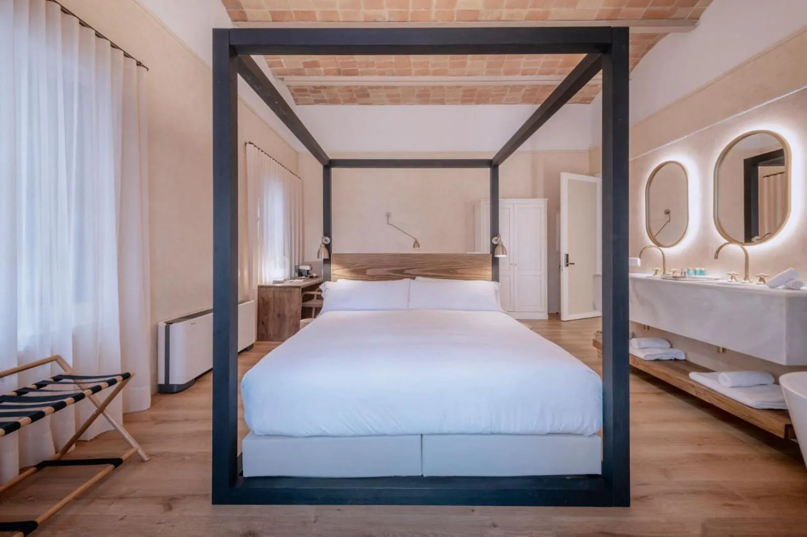 Bed in Hotel Palau Macelli & Spa