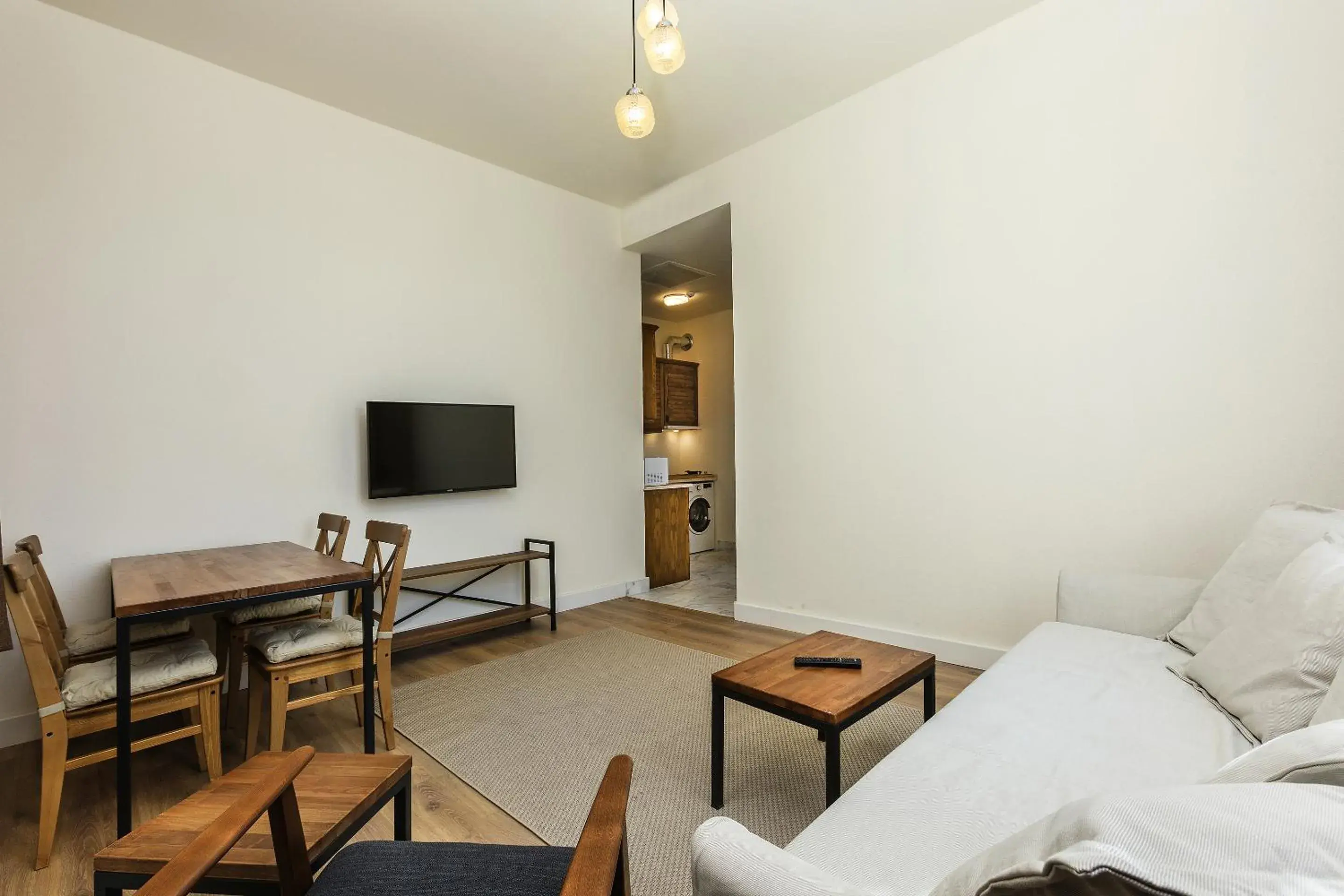 TV and multimedia, Bed in The Nomad Inn Old City İstanbul TV and multimedia, Bed in The Nomad Inn Old City İstanbul