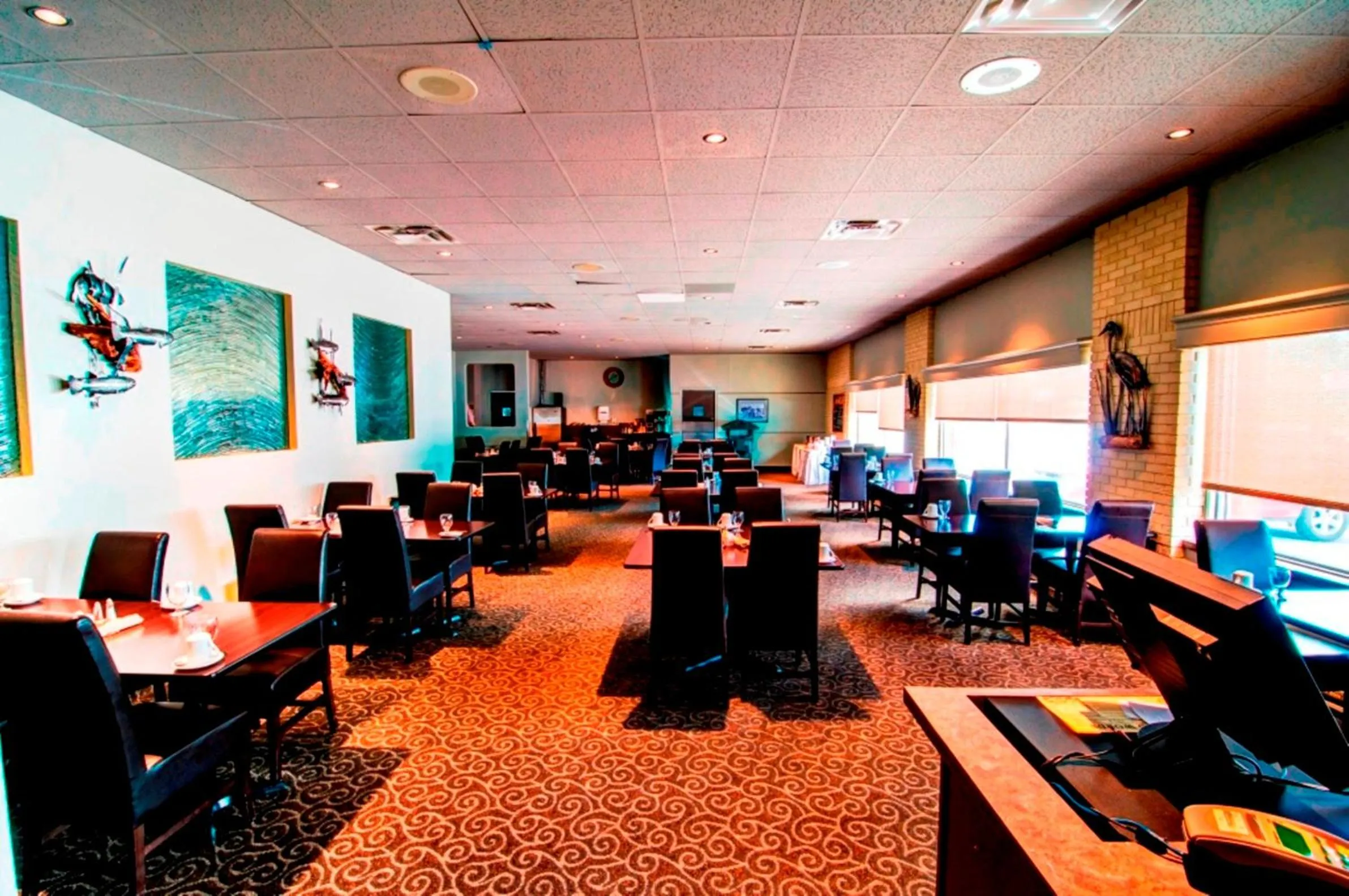 Restaurant/places to eat in Wescana Inn