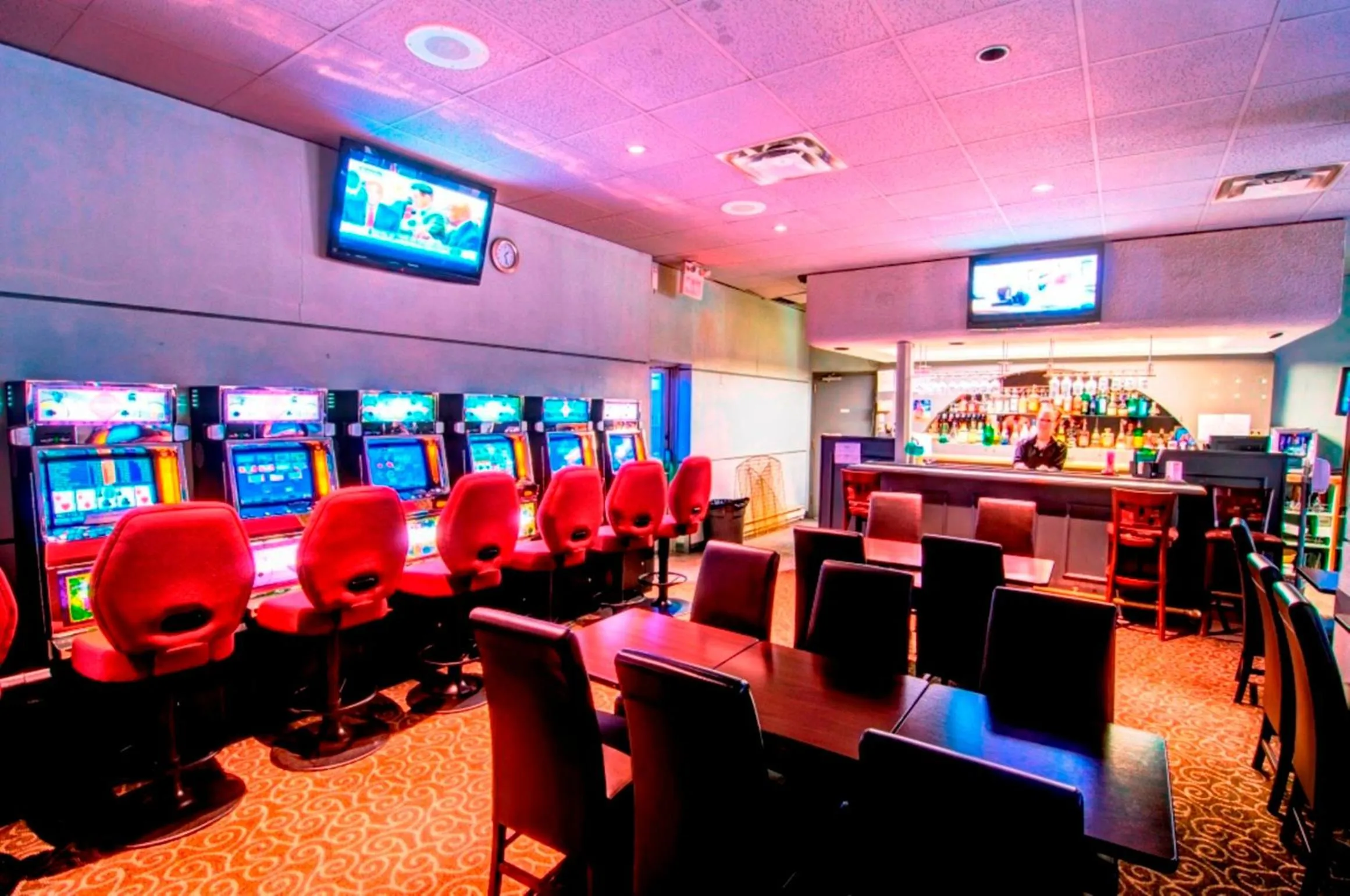 Restaurant/places to eat in Wescana Inn