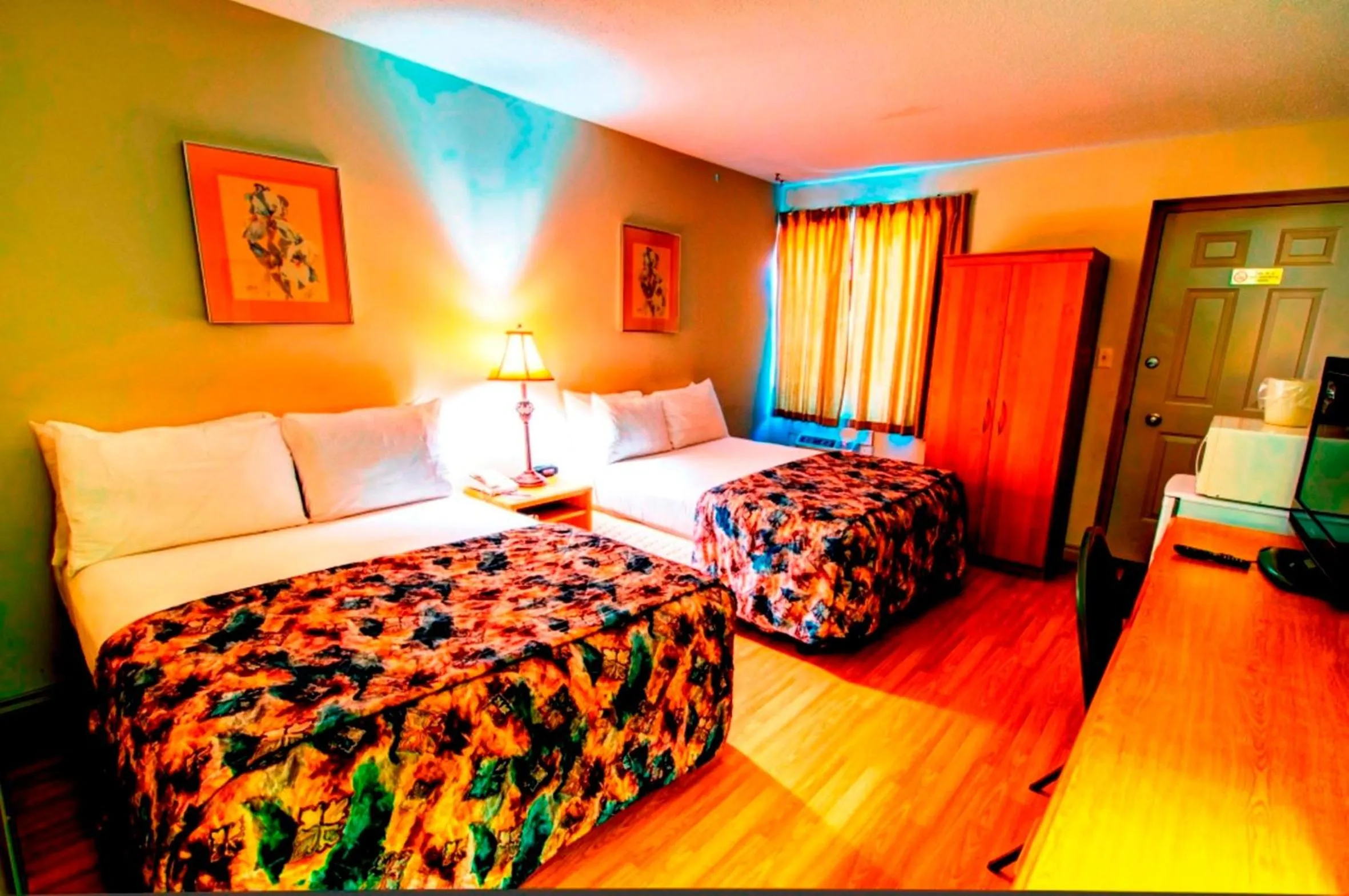 Photo of the whole room, Bed in Wescana Inn