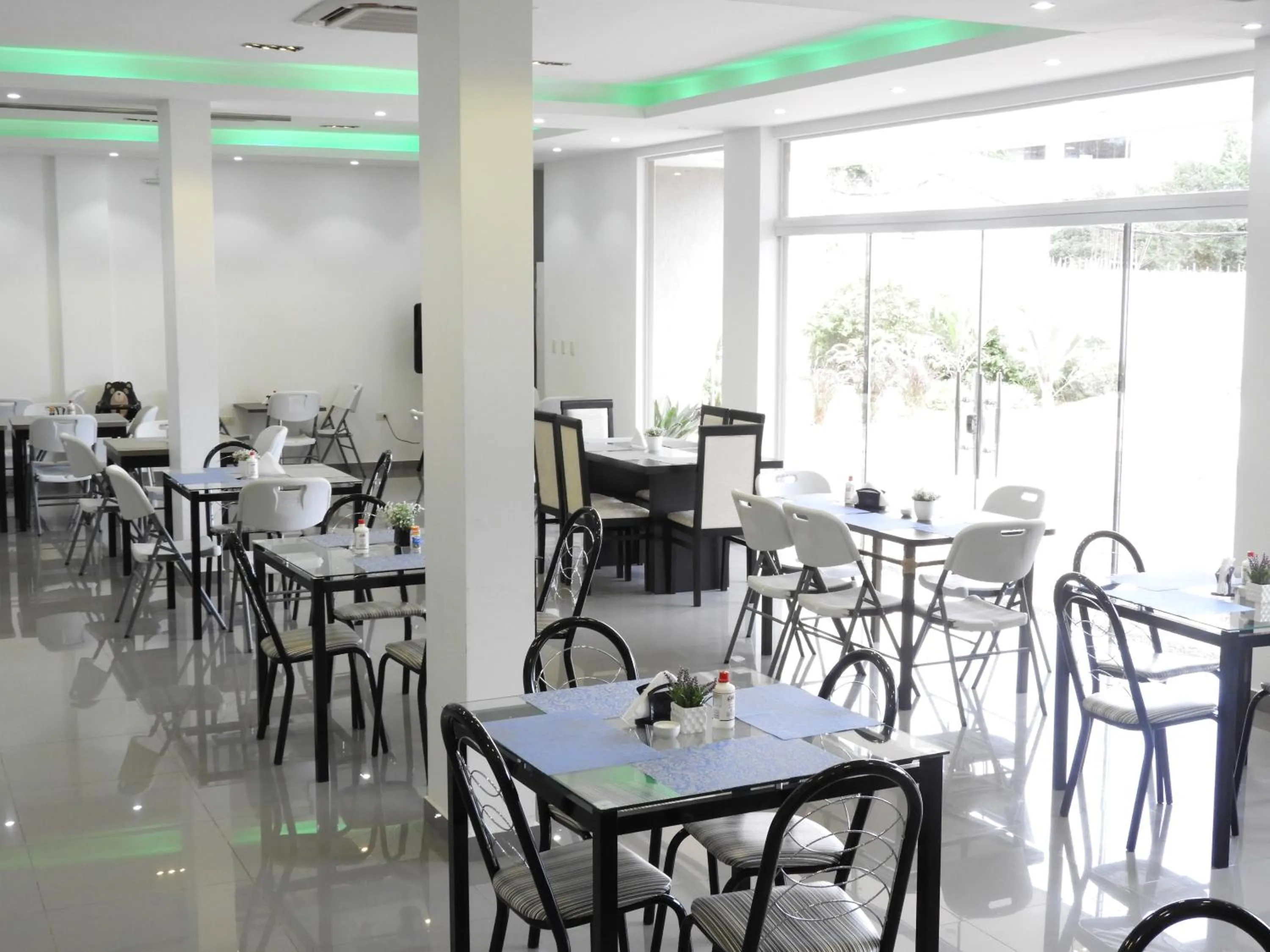 Restaurant/places to eat in Hotel Puesta del Sol by Nobile