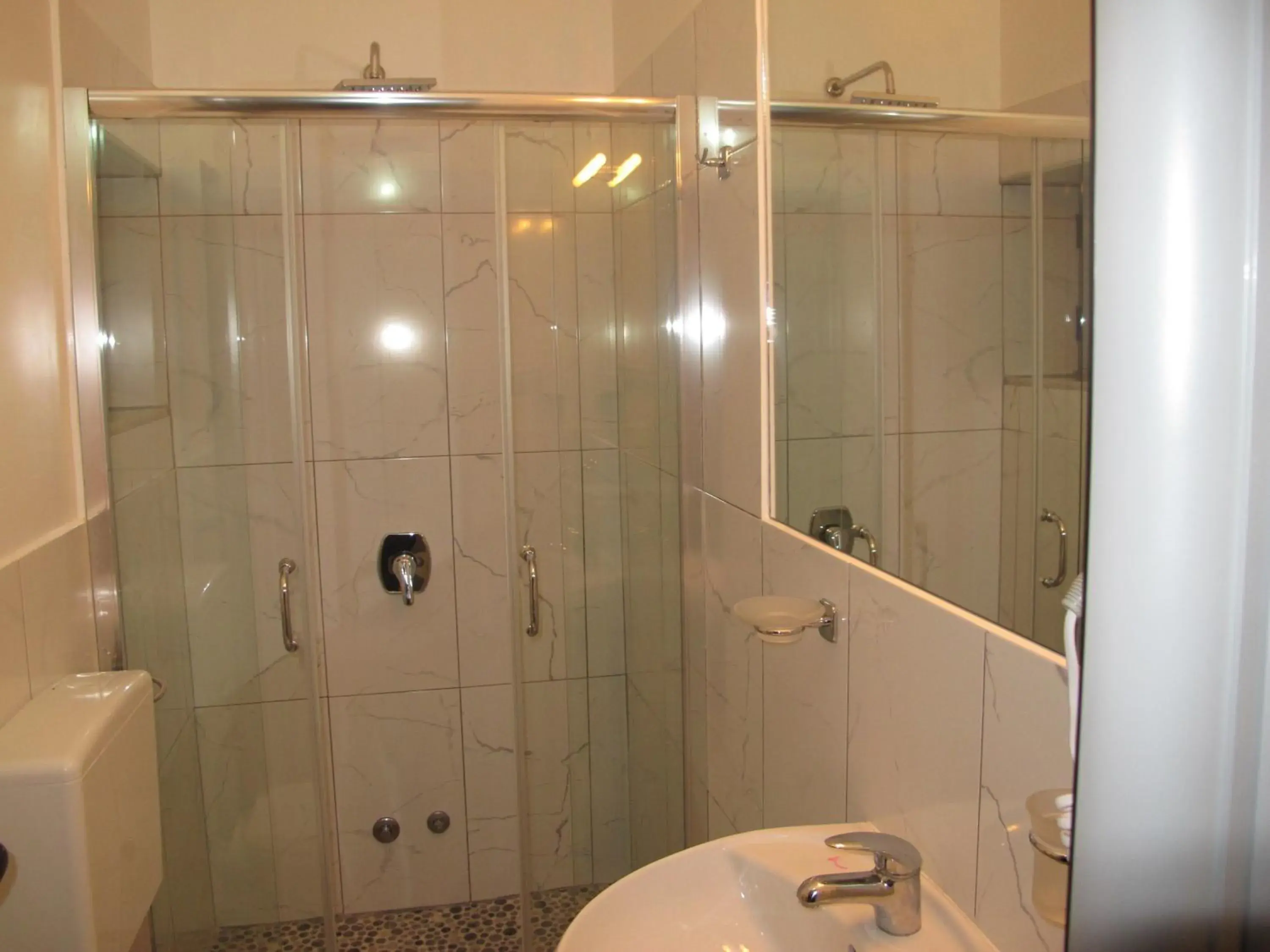 Twin Room with Balcony in Hotel Nika Twin Room with Balcony in Hotel Nika