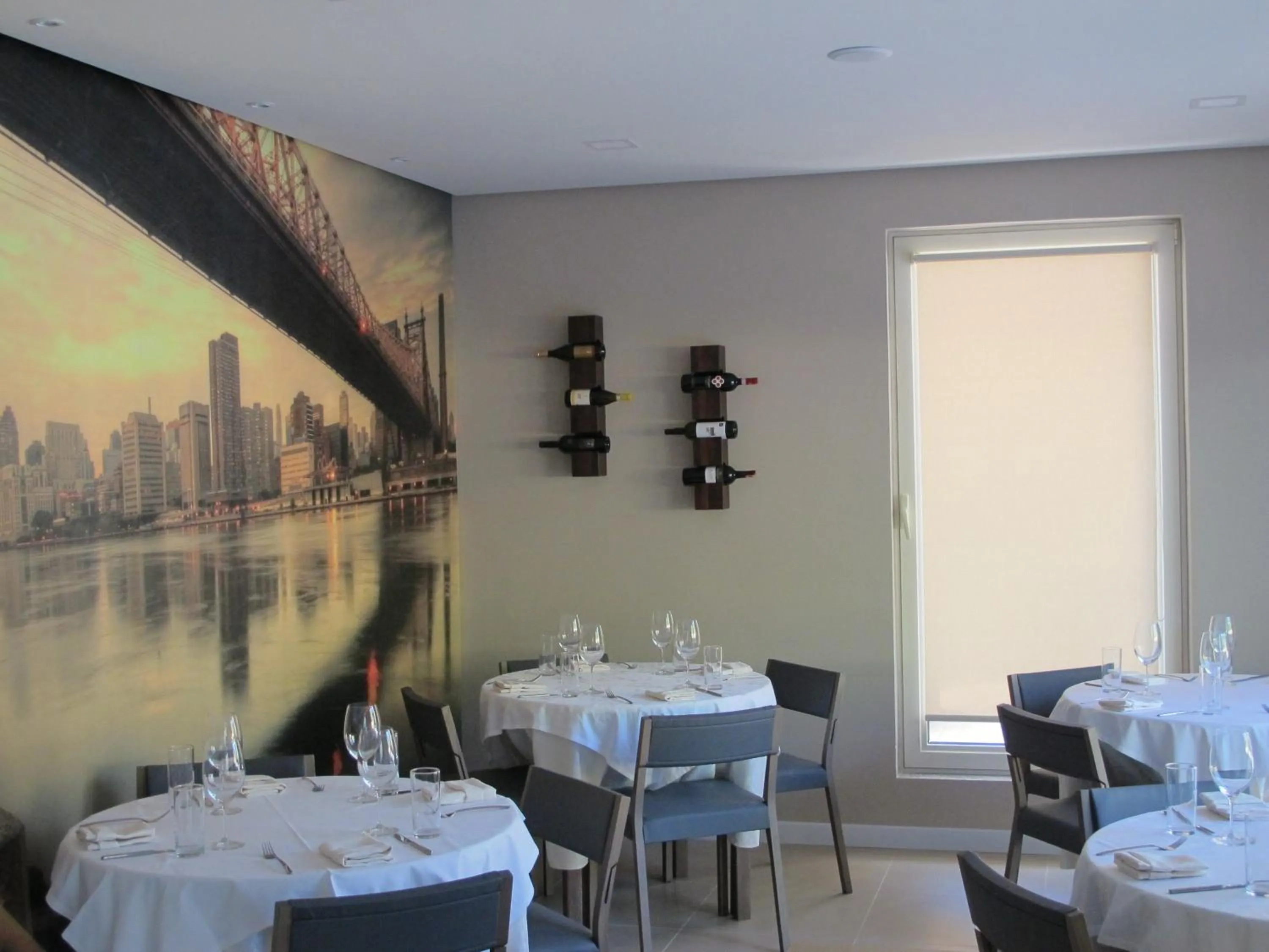 Restaurant/places to eat in Hotel Nika