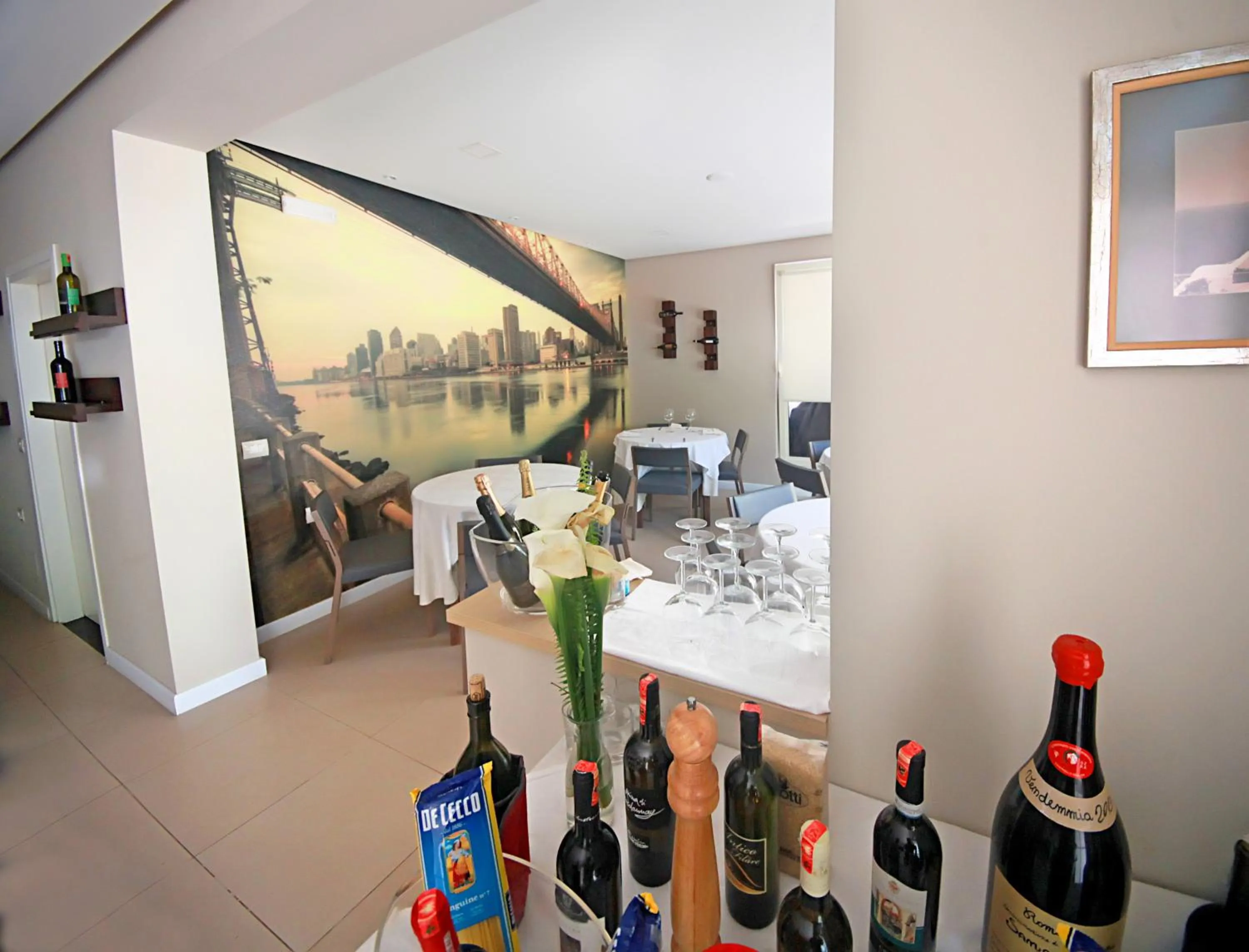 Restaurant/places to eat in Hotel Nika