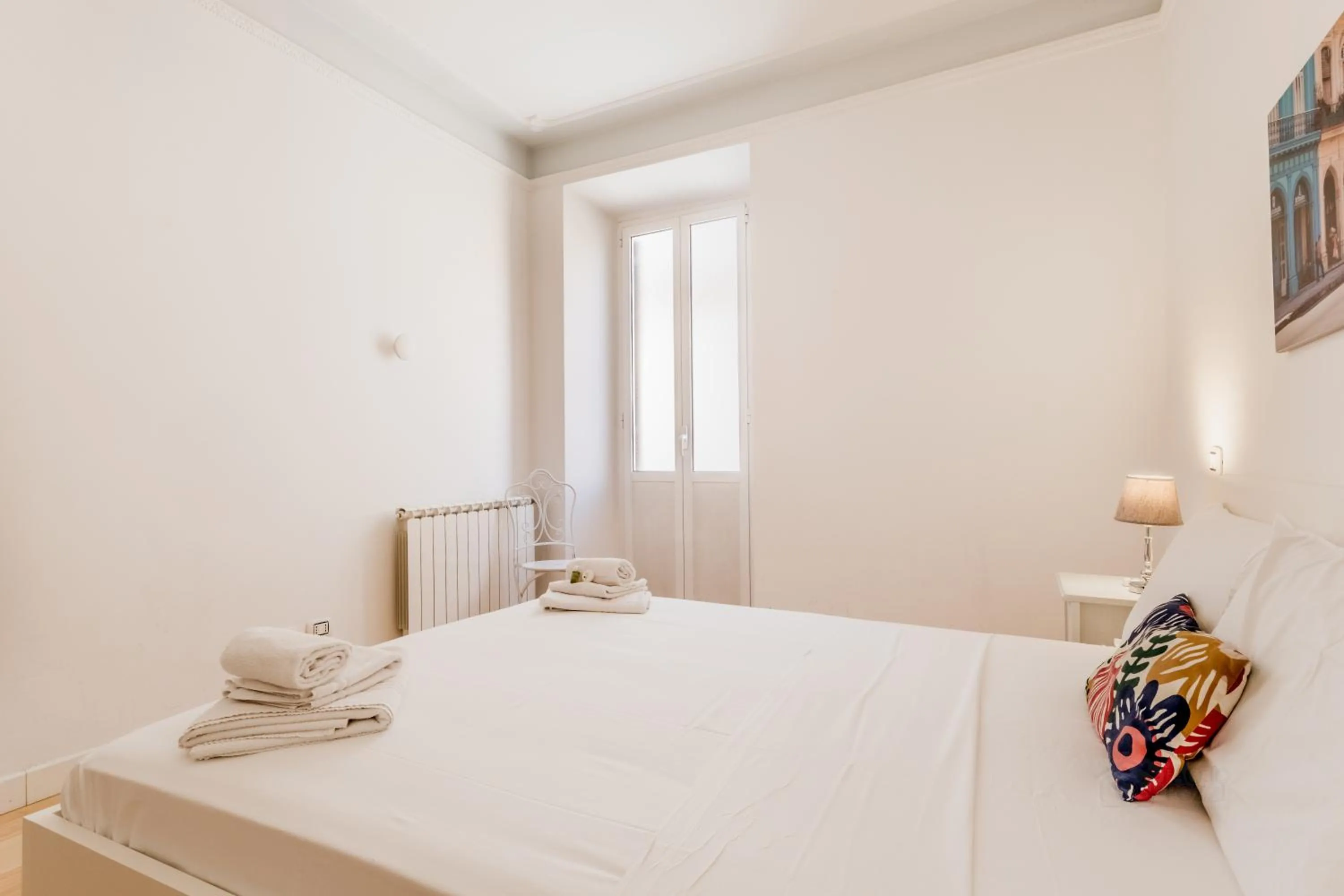 Bed in BBHOME Comfort apartment near Colosseum