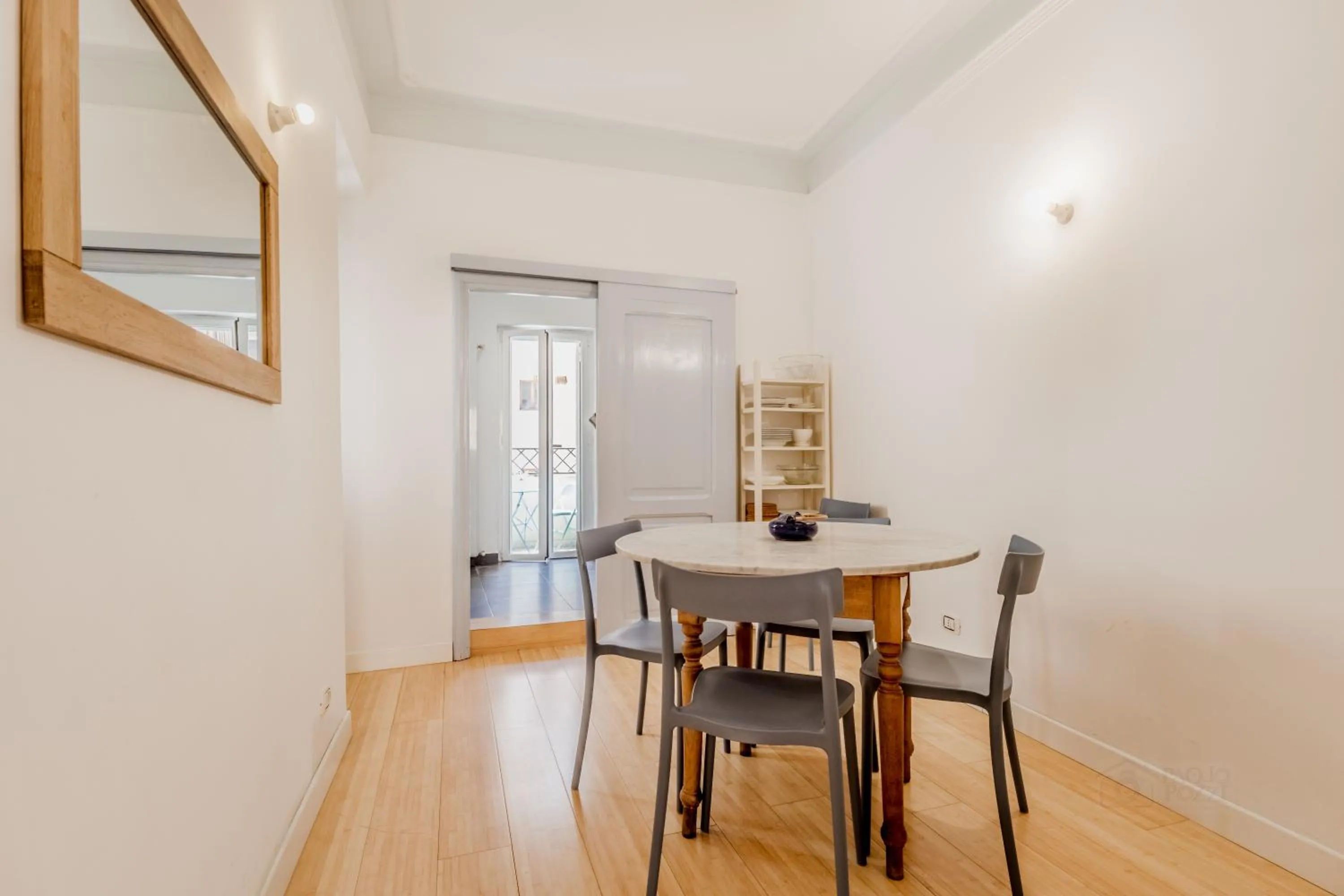 Dining area in BBHOME Comfort apartment near Colosseum