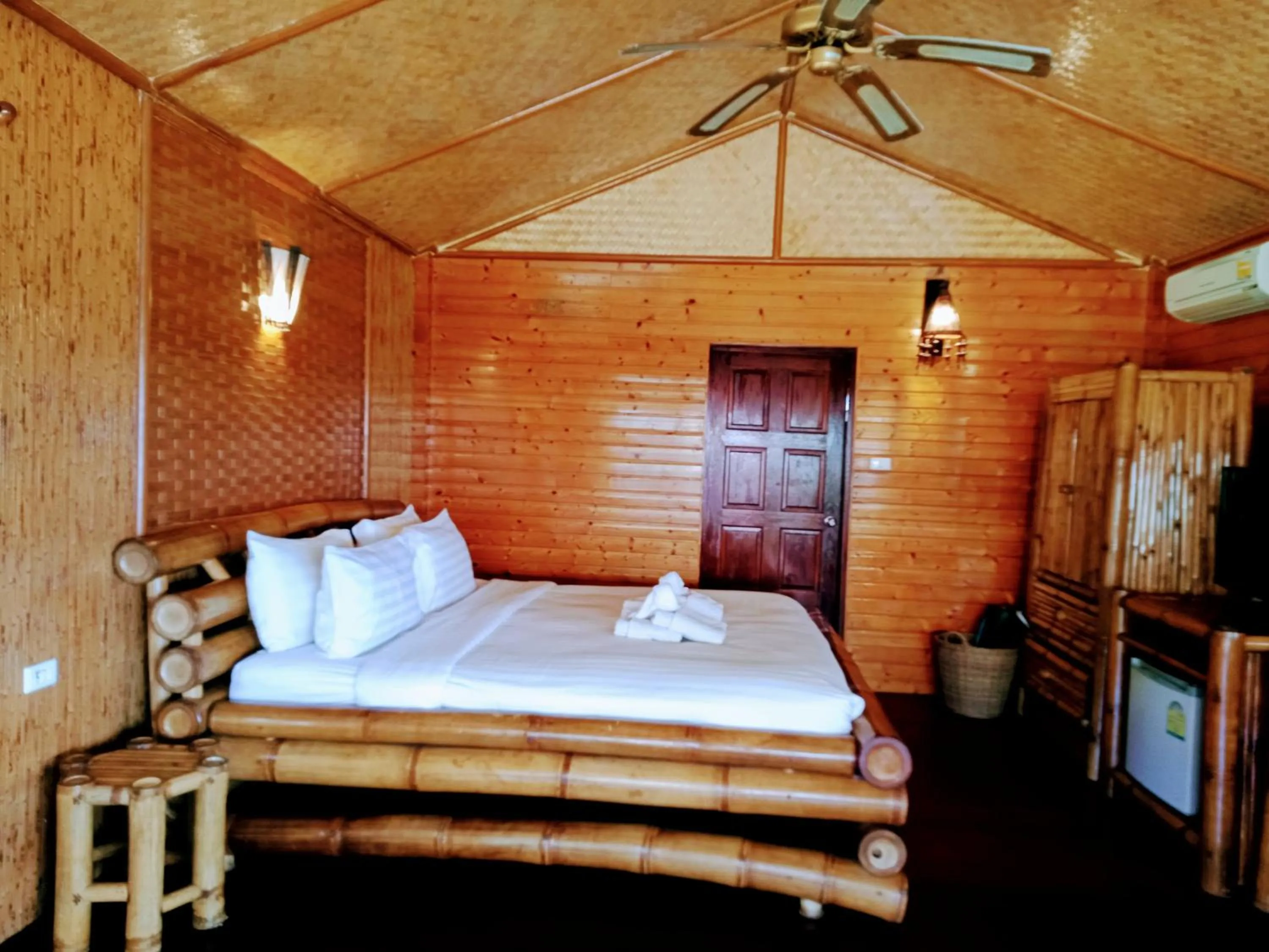 Bed in Bow Thong Beach Resort