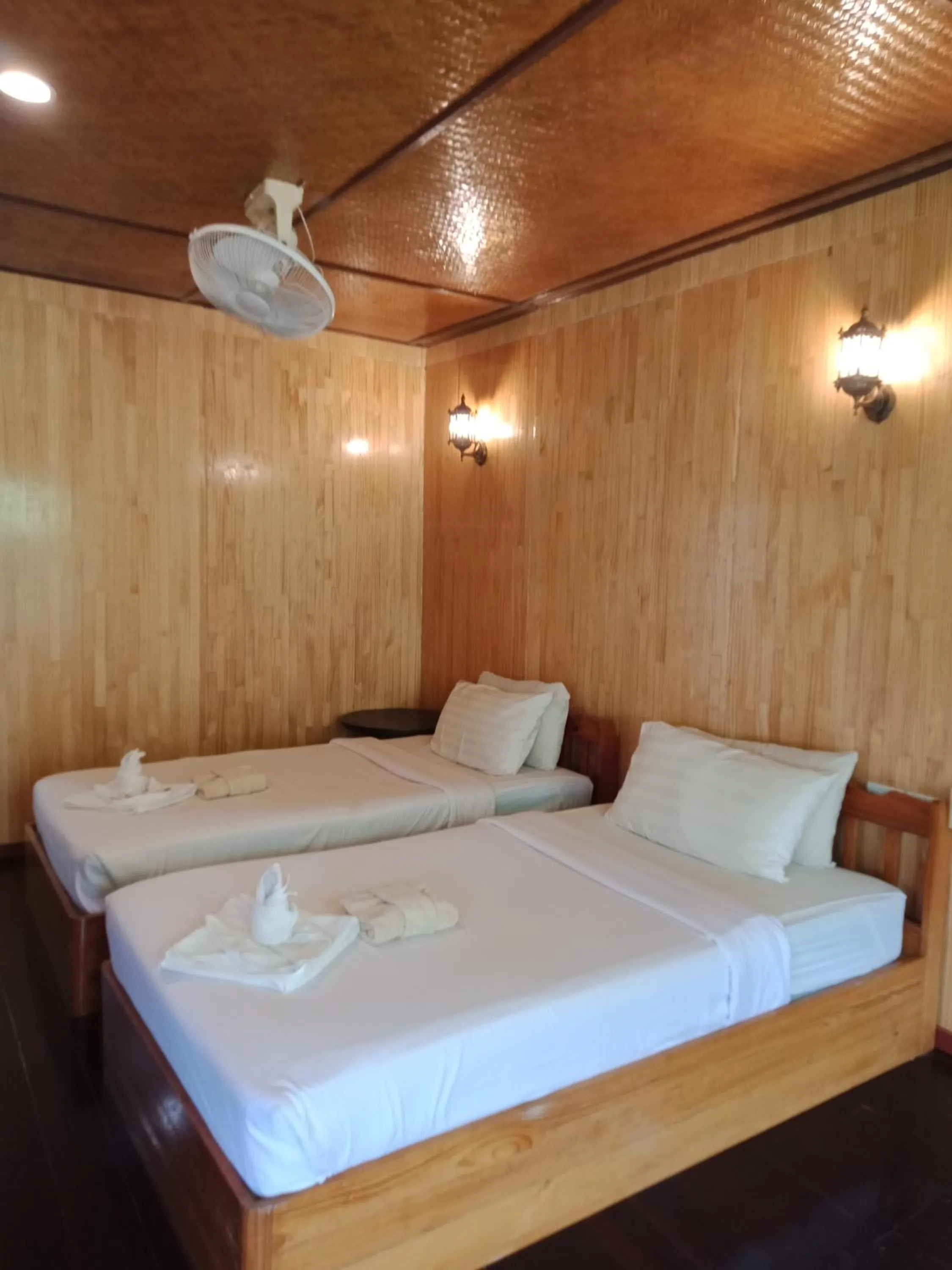 Bed in Bow Thong Beach Resort