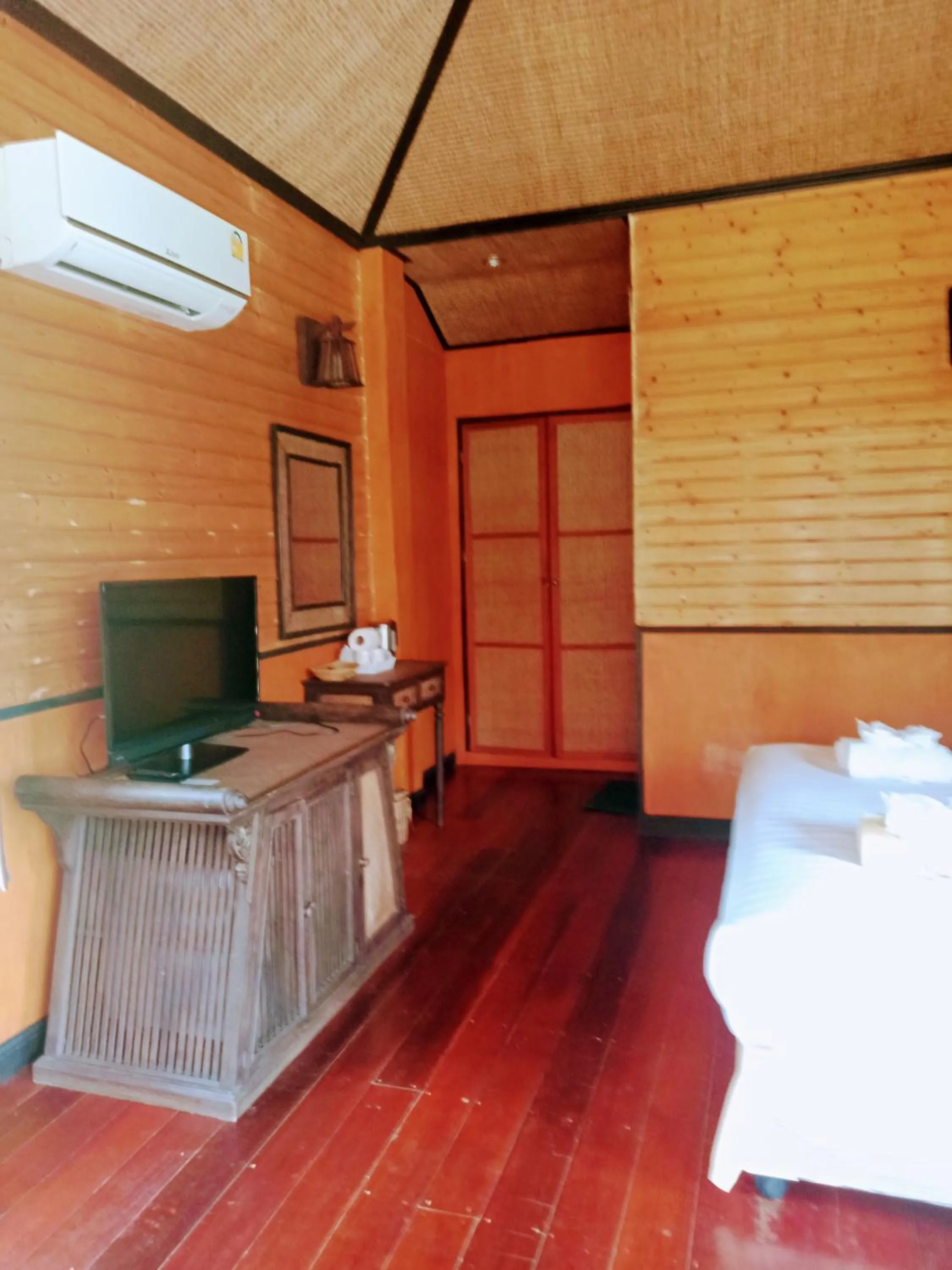 Bed in Bow Thong Beach Resort