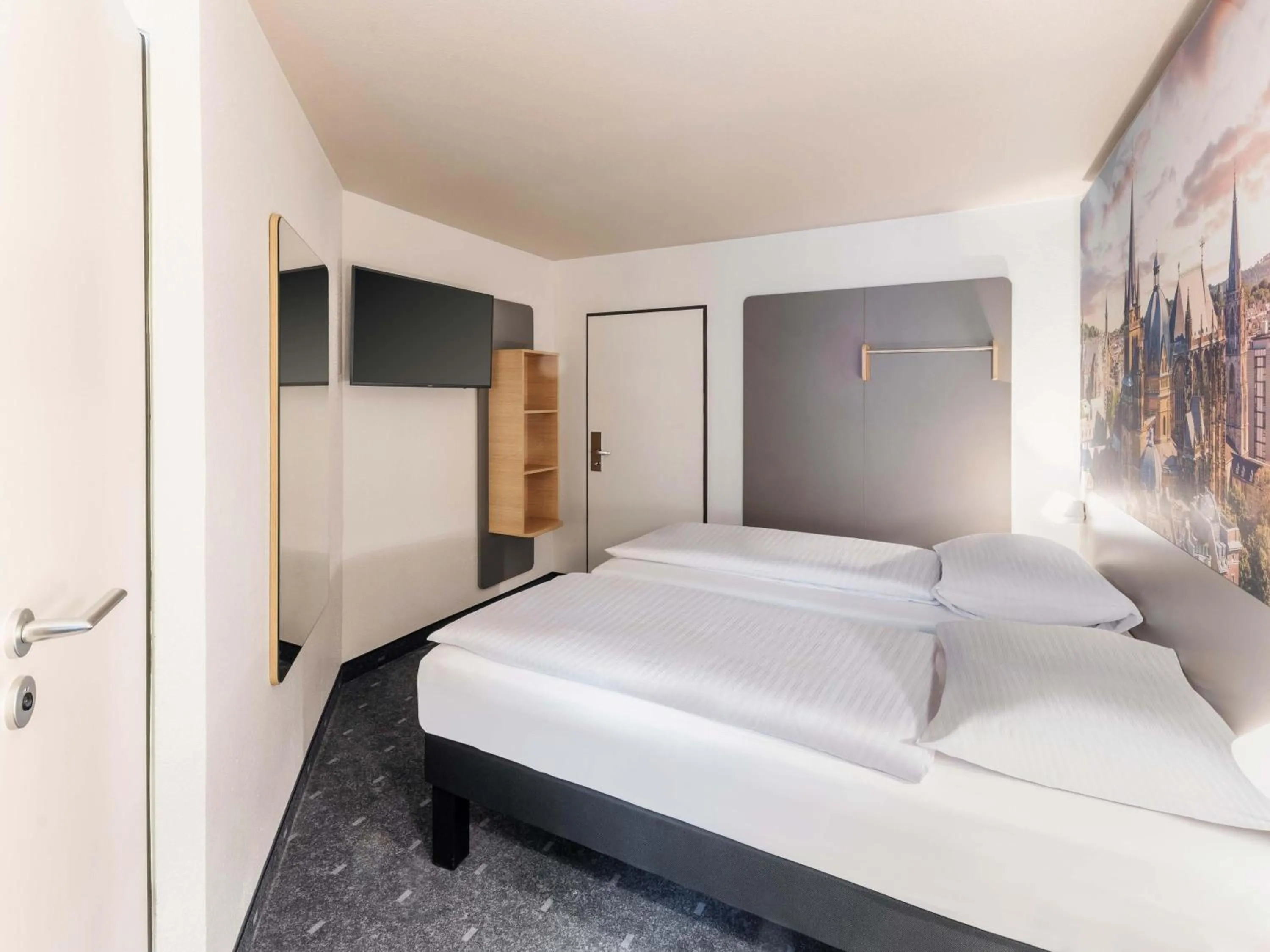 Photo of the whole room, Bed in B&B Hotel Aachen-Hbf