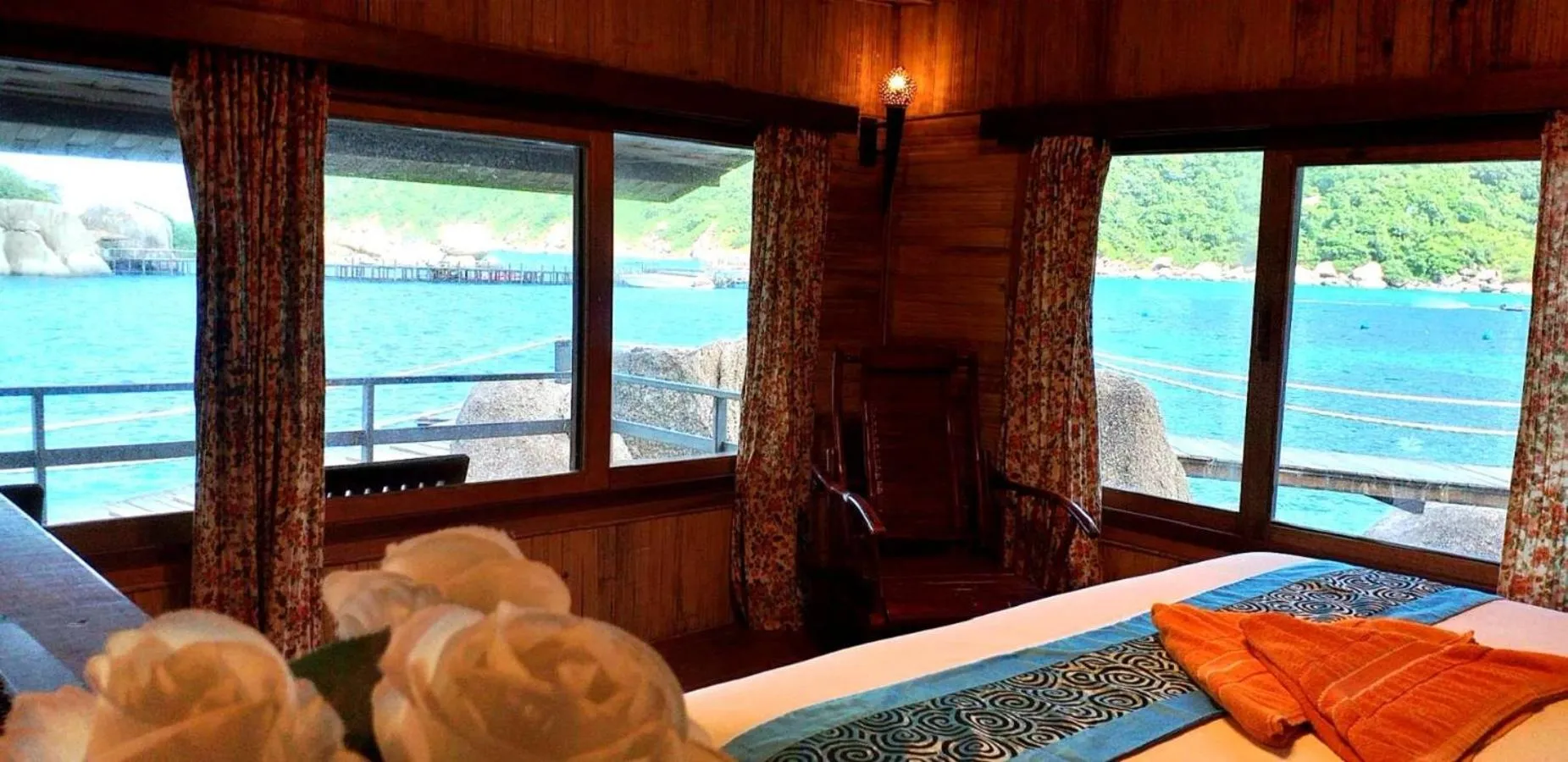 Sea view, Bed in Nangyuan Island Dive Resort