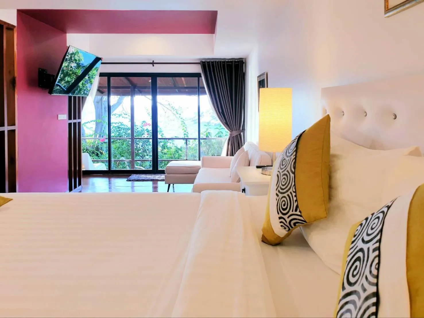Photo of the whole room, Bed in Nangyuan Island Dive Resort