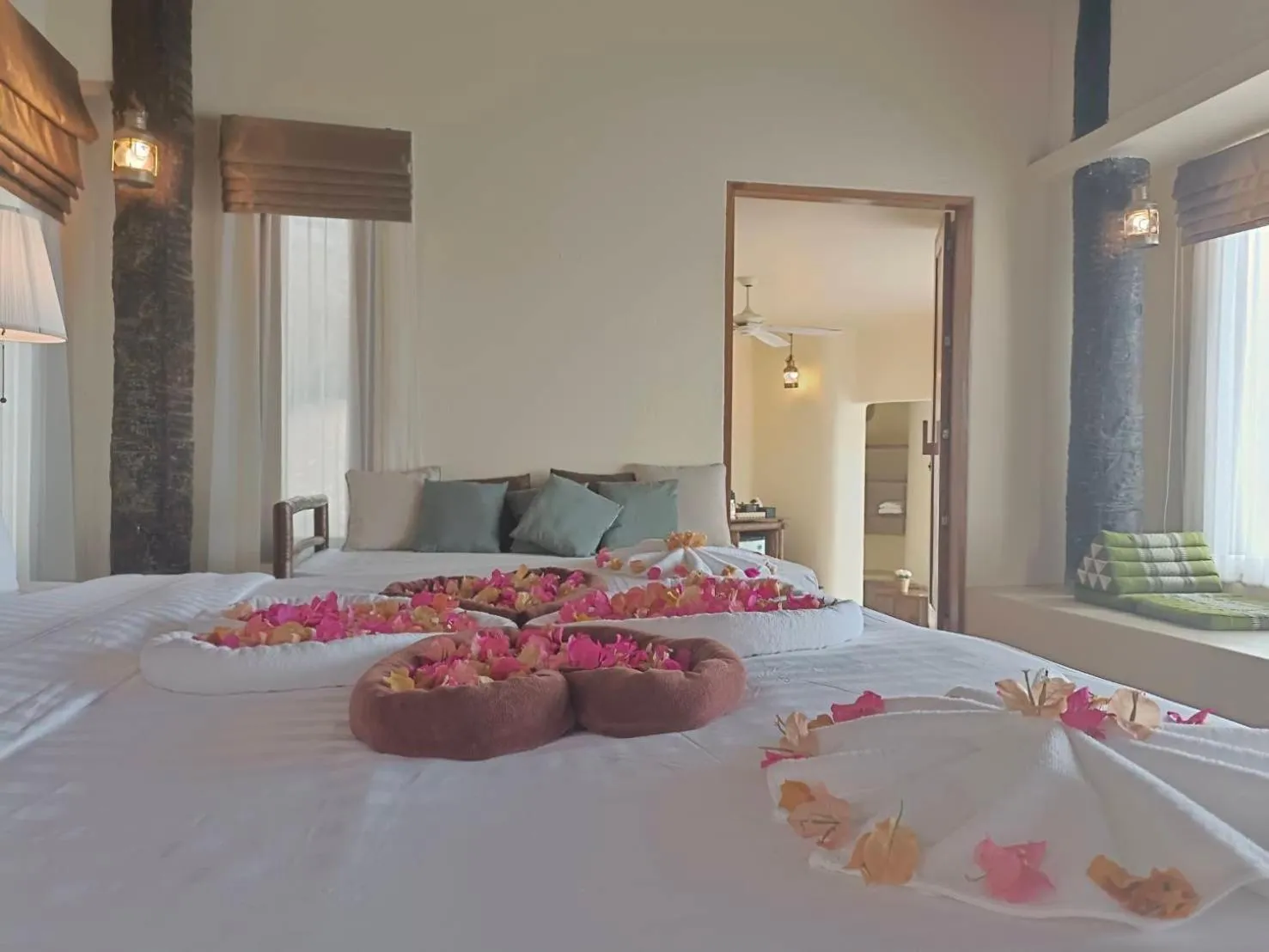 Bed in Nangyuan Island Dive Resort