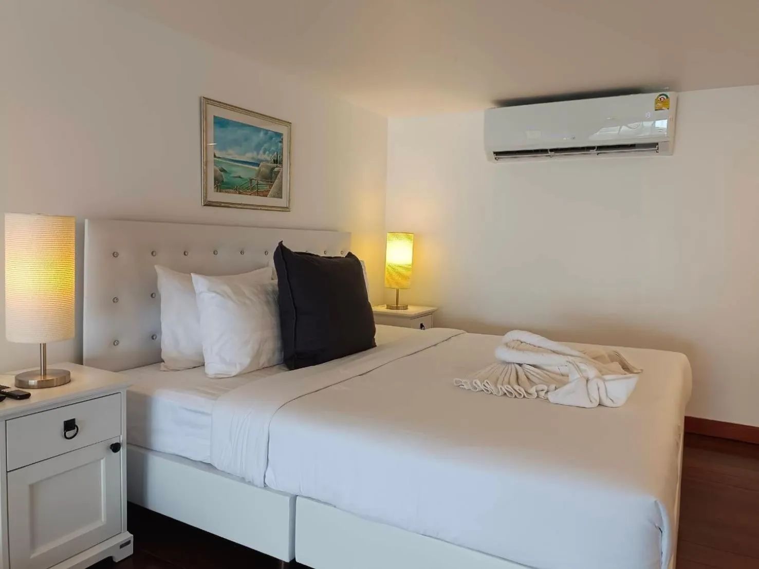 Bed in Nangyuan Island Dive Resort