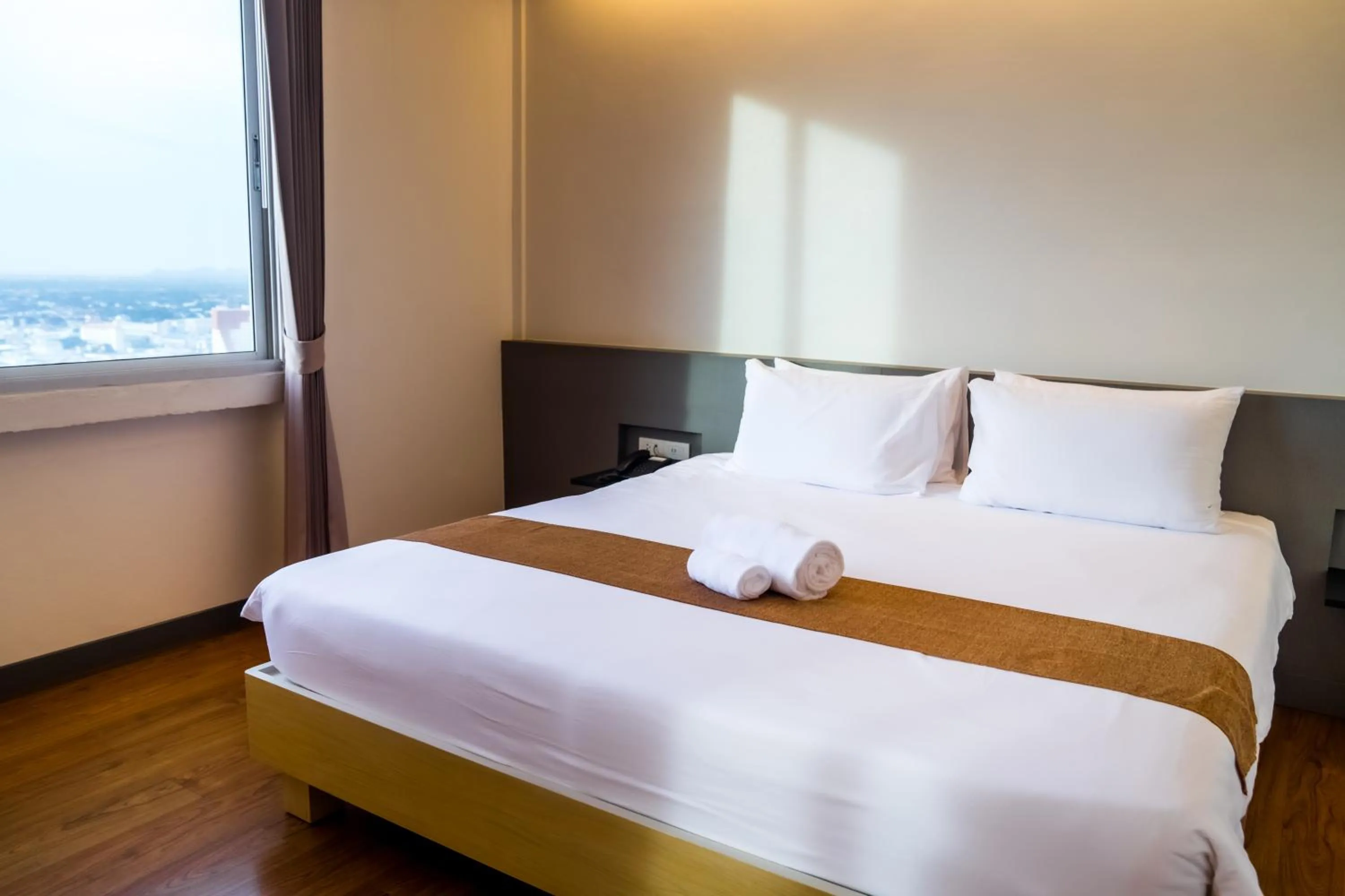 Bed in Lee Gardens Plaza Hotel - SHA Plus