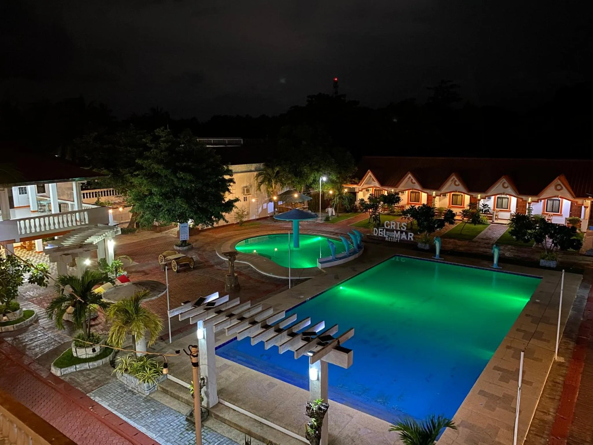 Swimming pool in Cris Del Mar Resort